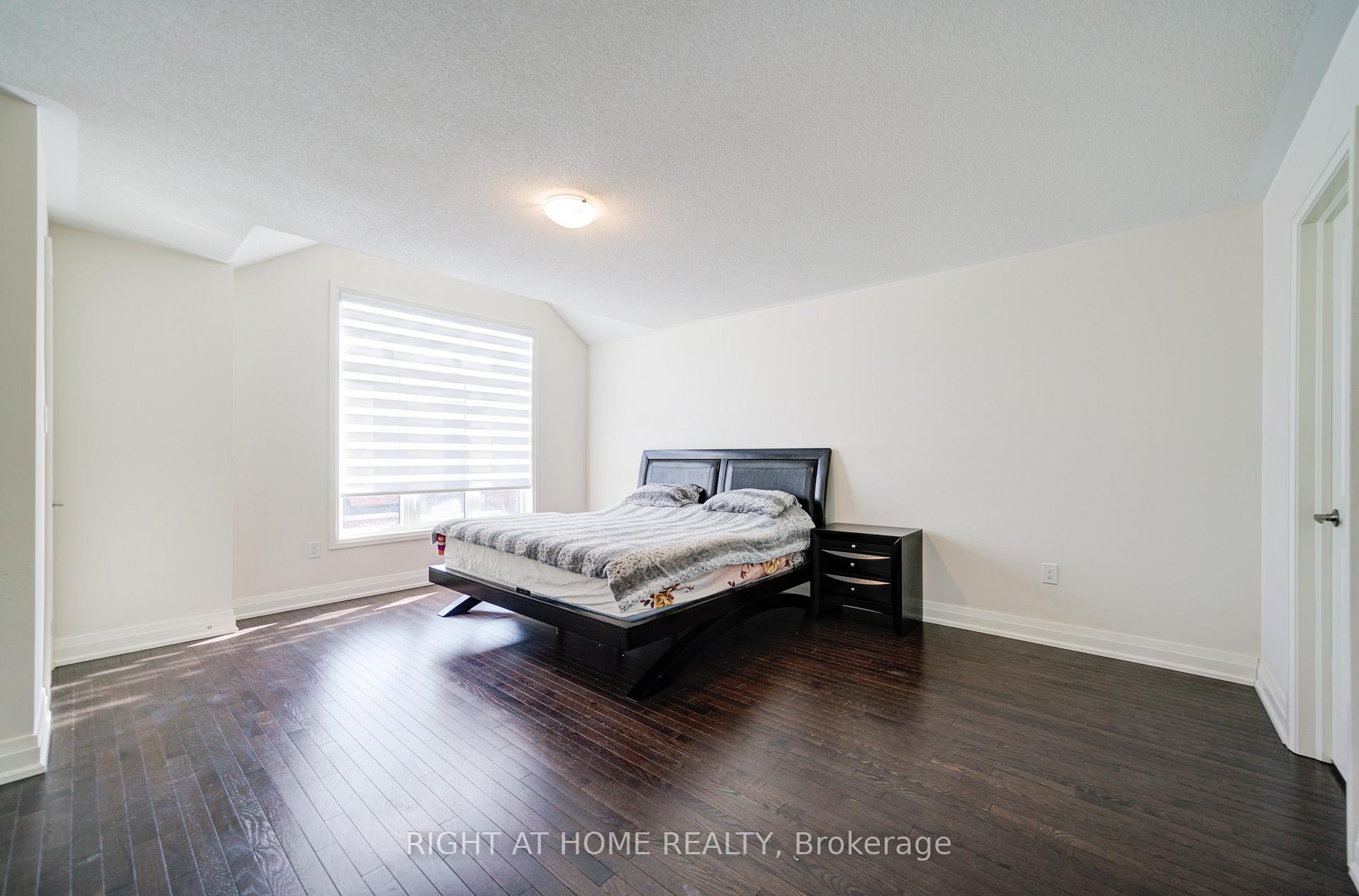 Photo 27 of 4 Hassard-Short Lane, Ajax, South East — HOMEH