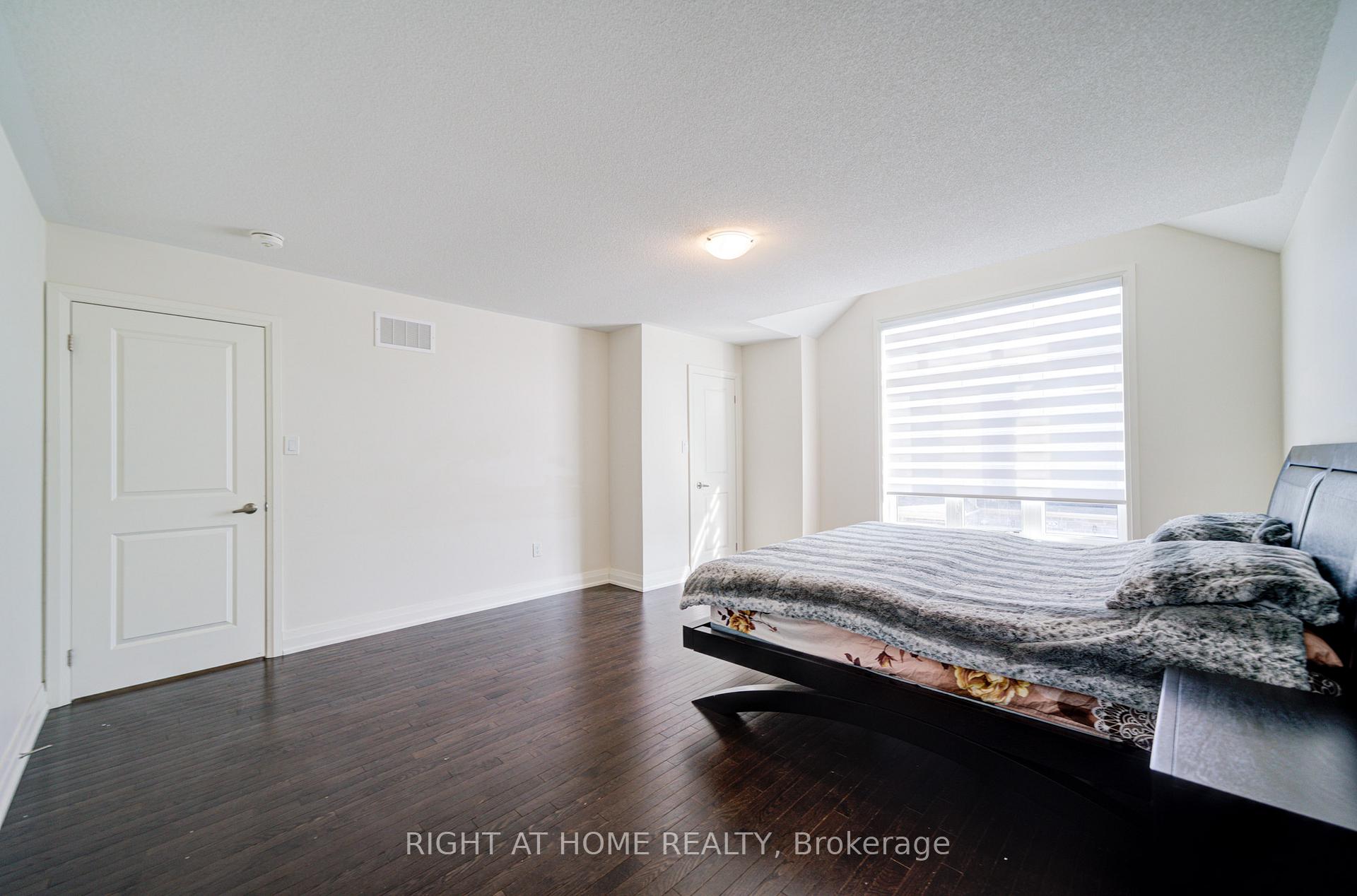 Photo 26 of 4 Hassard-Short Lane, Ajax, South East — HOMEH