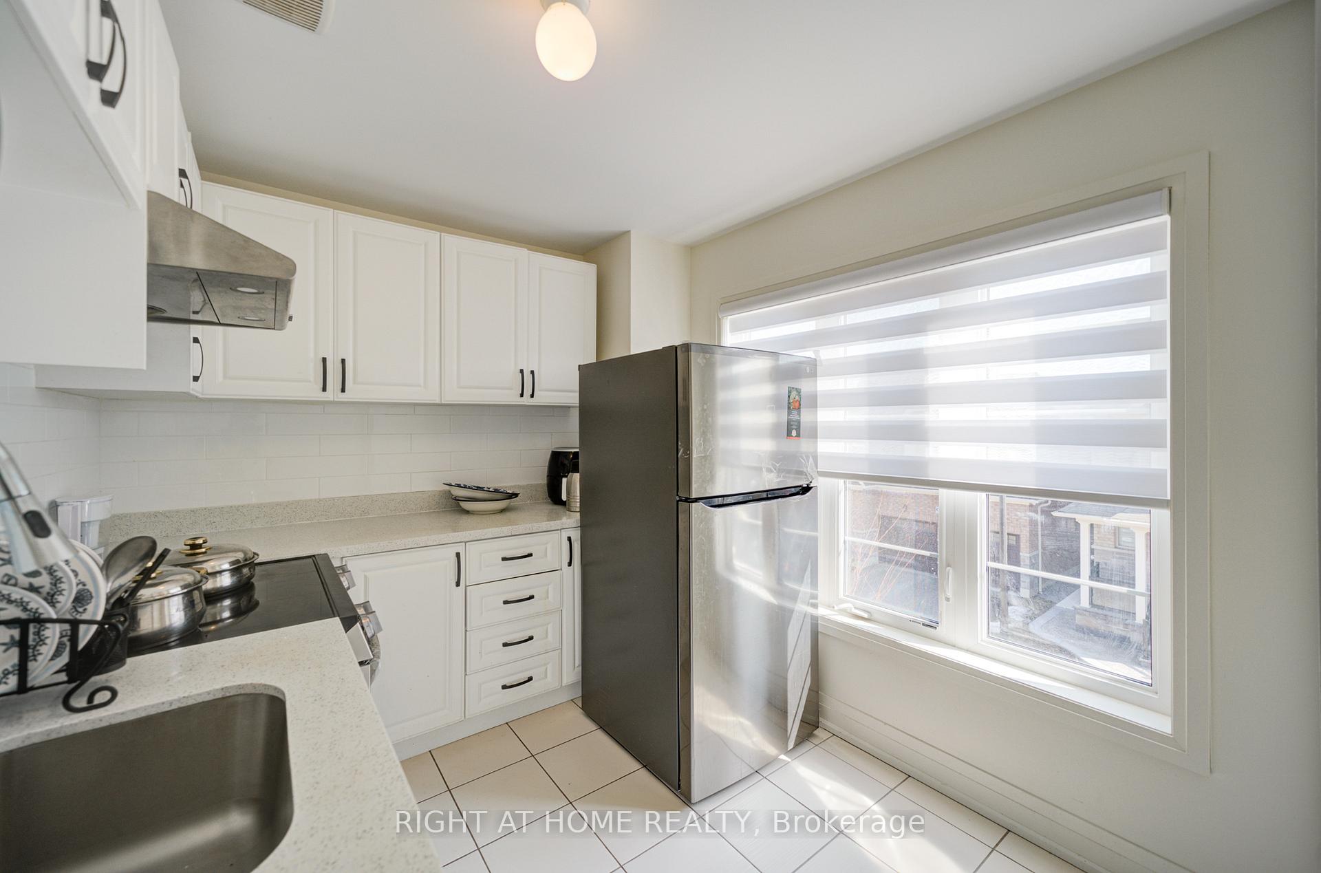 Photo 33 of 4 Hassard-Short Lane, Ajax, South East — HOMEH