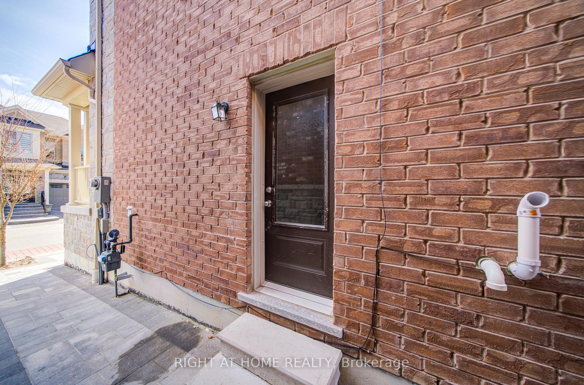 Photo 40 of 4 Hassard-Short Lane, Ajax, South East — HOMEH