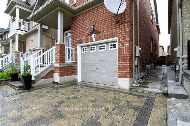 Photo 2 of 17 White Beach Crescent, Vaughan, Patterson — HOMEH