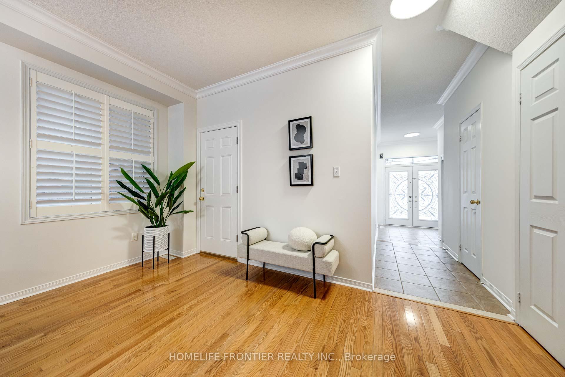 Photo 4 of 17 White Beach Crescent, Vaughan, Patterson — HOMEH
