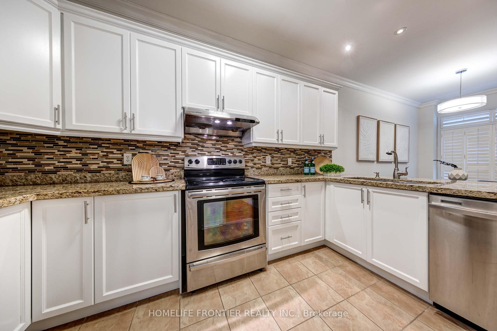Photo 8 of 17 White Beach Crescent, Vaughan, Patterson — HOMEH