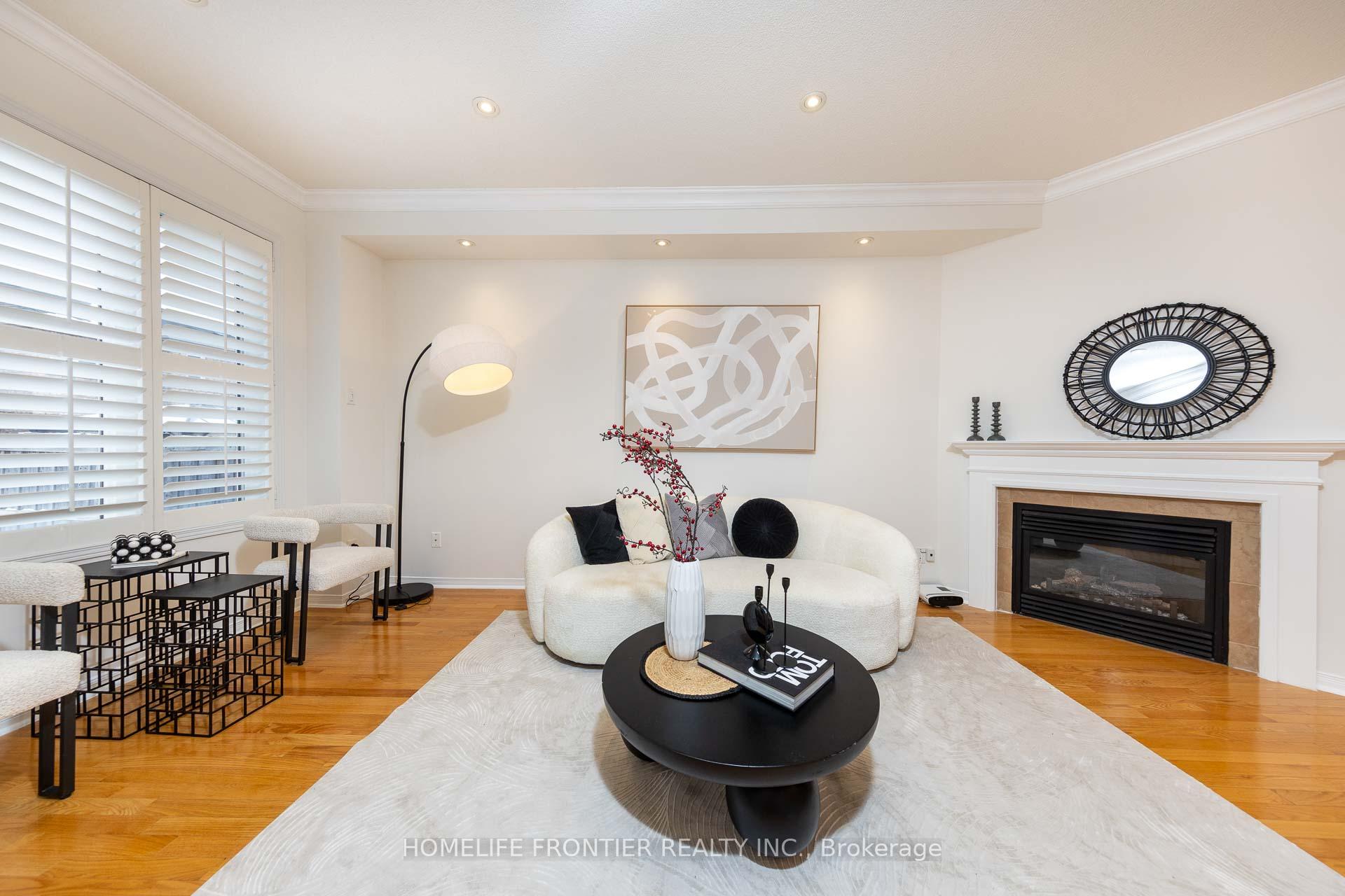 Photo 12 of 17 White Beach Crescent, Vaughan, Patterson — HOMEH