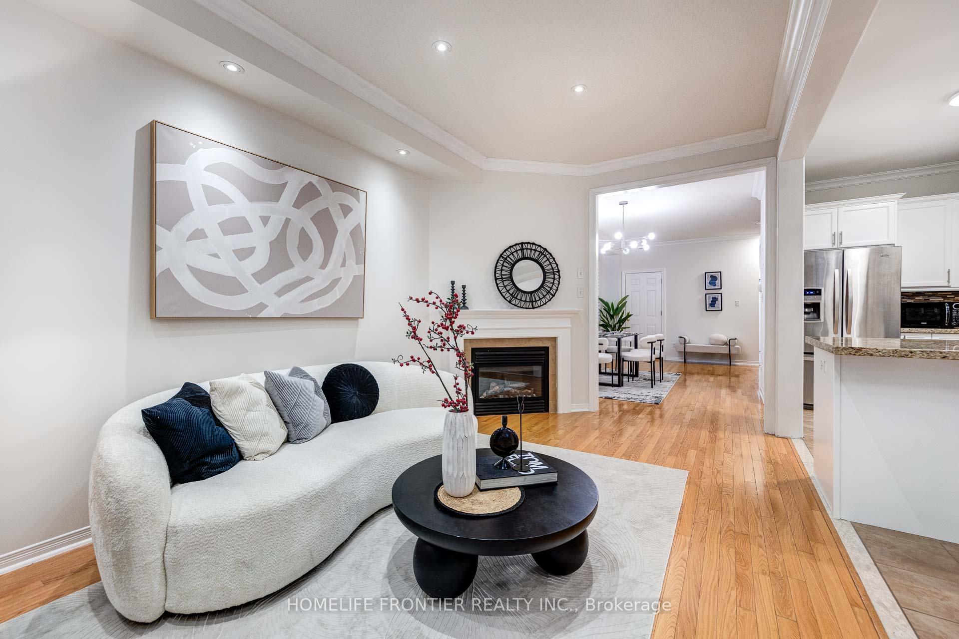 Photo 14 of 17 White Beach Crescent, Vaughan, Patterson — HOMEH