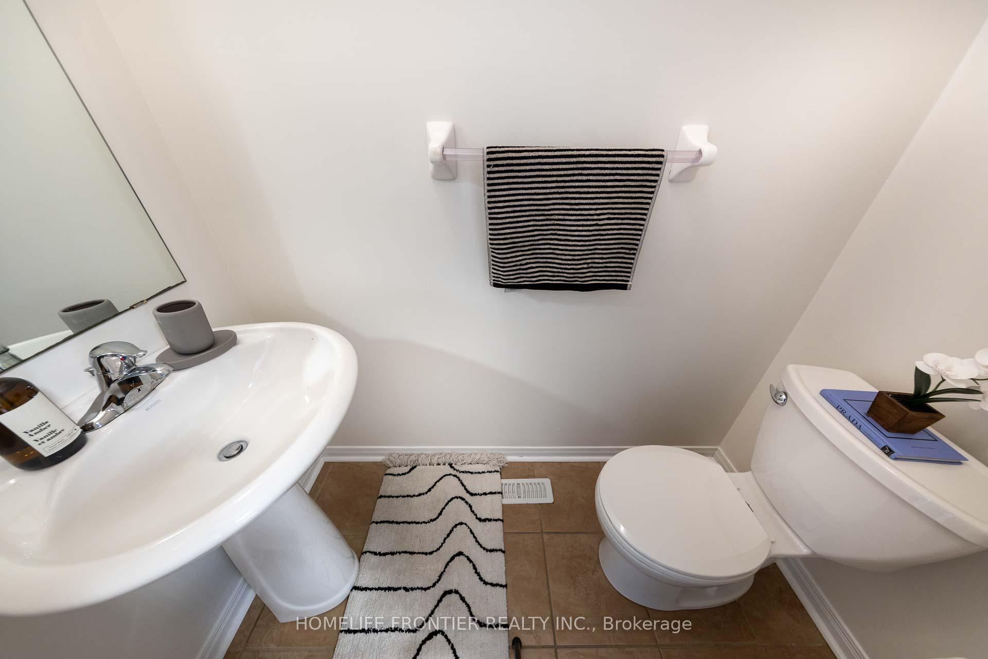Photo 16 of 17 White Beach Crescent, Vaughan, Patterson — HOMEH