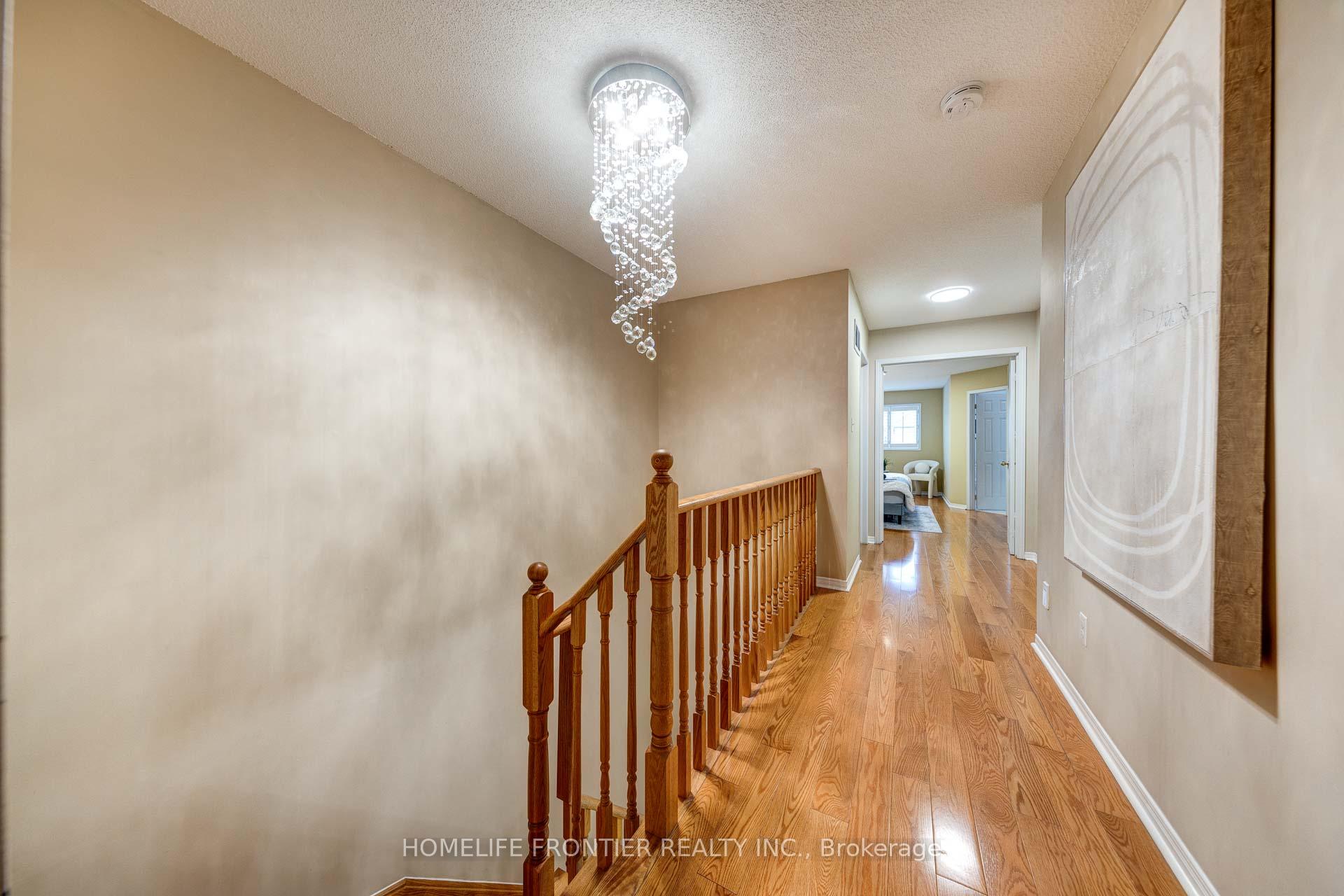 Photo 18 of 17 White Beach Crescent, Vaughan, Patterson — HOMEH