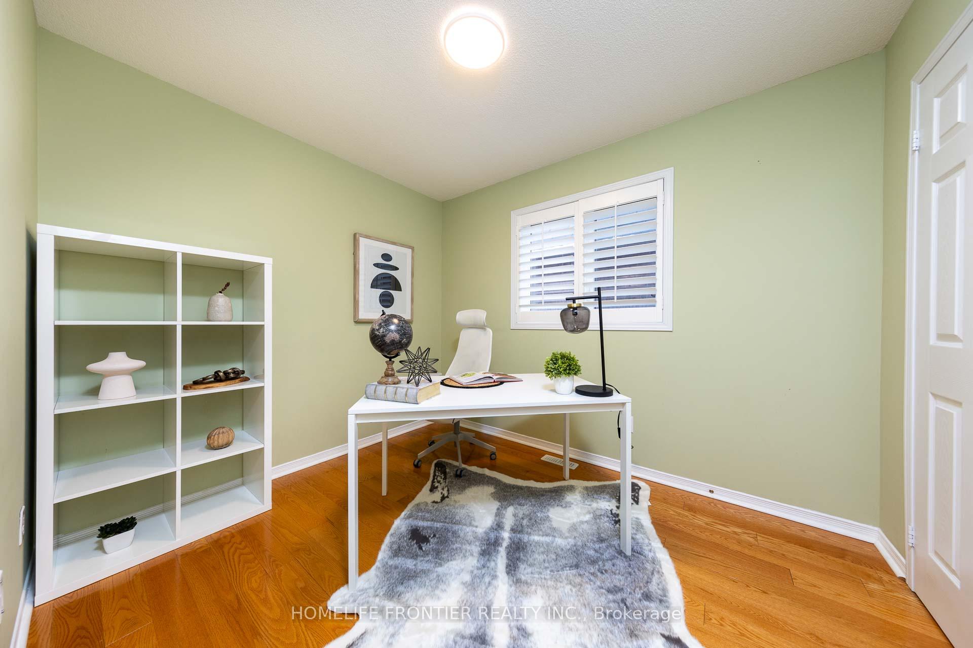 Photo 22 of 17 White Beach Crescent, Vaughan, Patterson — HOMEH