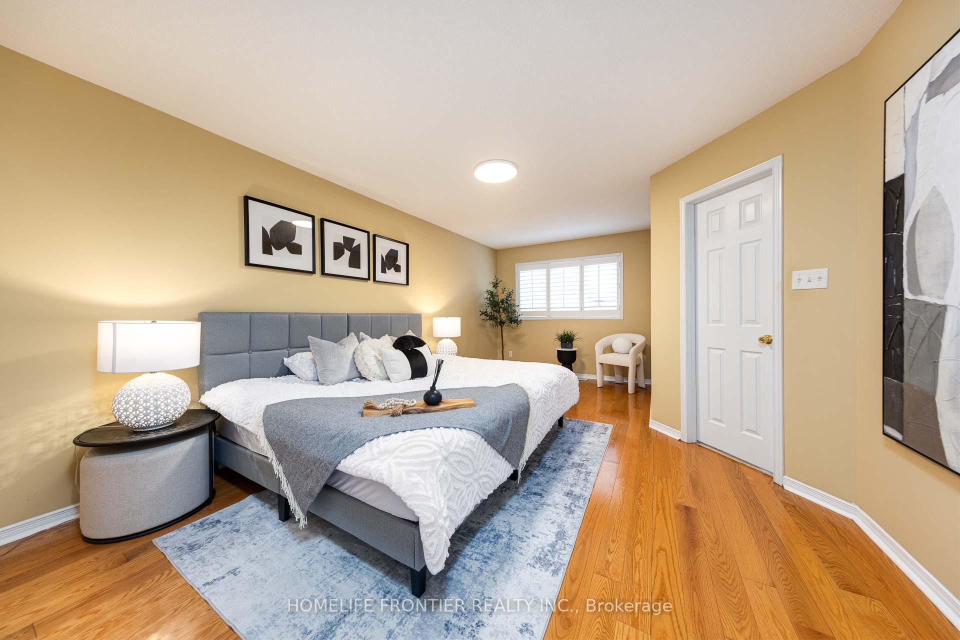 Photo 24 of 17 White Beach Crescent, Vaughan, Patterson — HOMEH