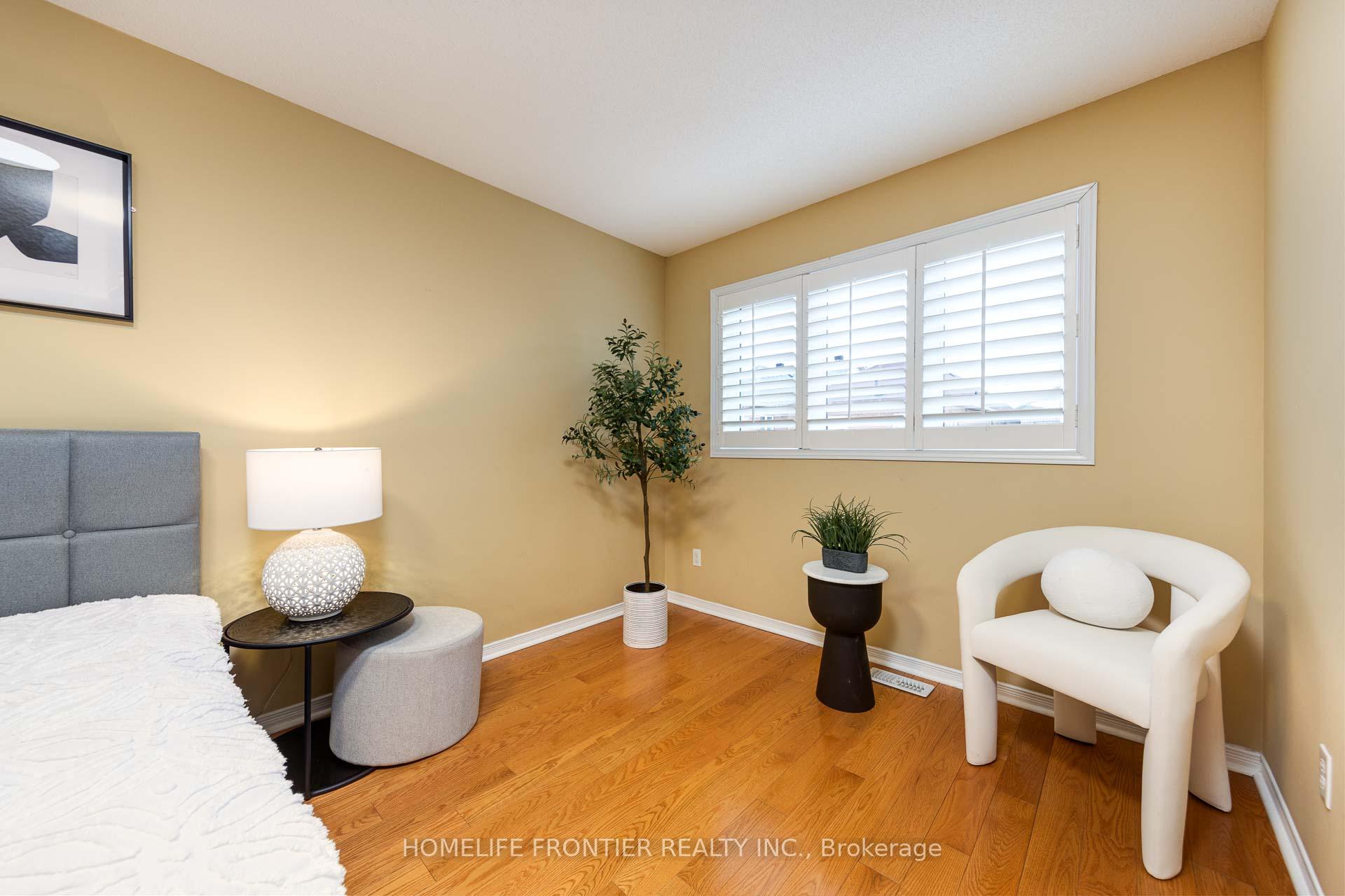 Photo 25 of 17 White Beach Crescent, Vaughan, Patterson — HOMEH
