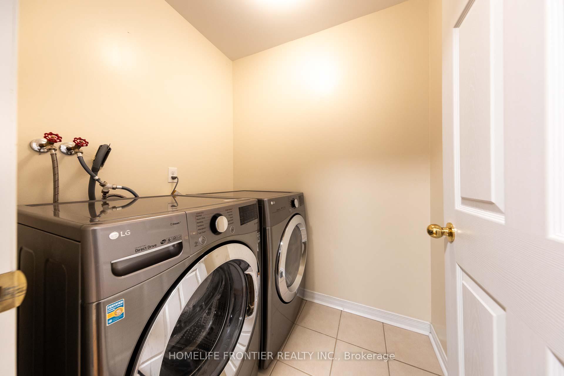 Photo 27 of 17 White Beach Crescent, Vaughan, Patterson — HOMEH