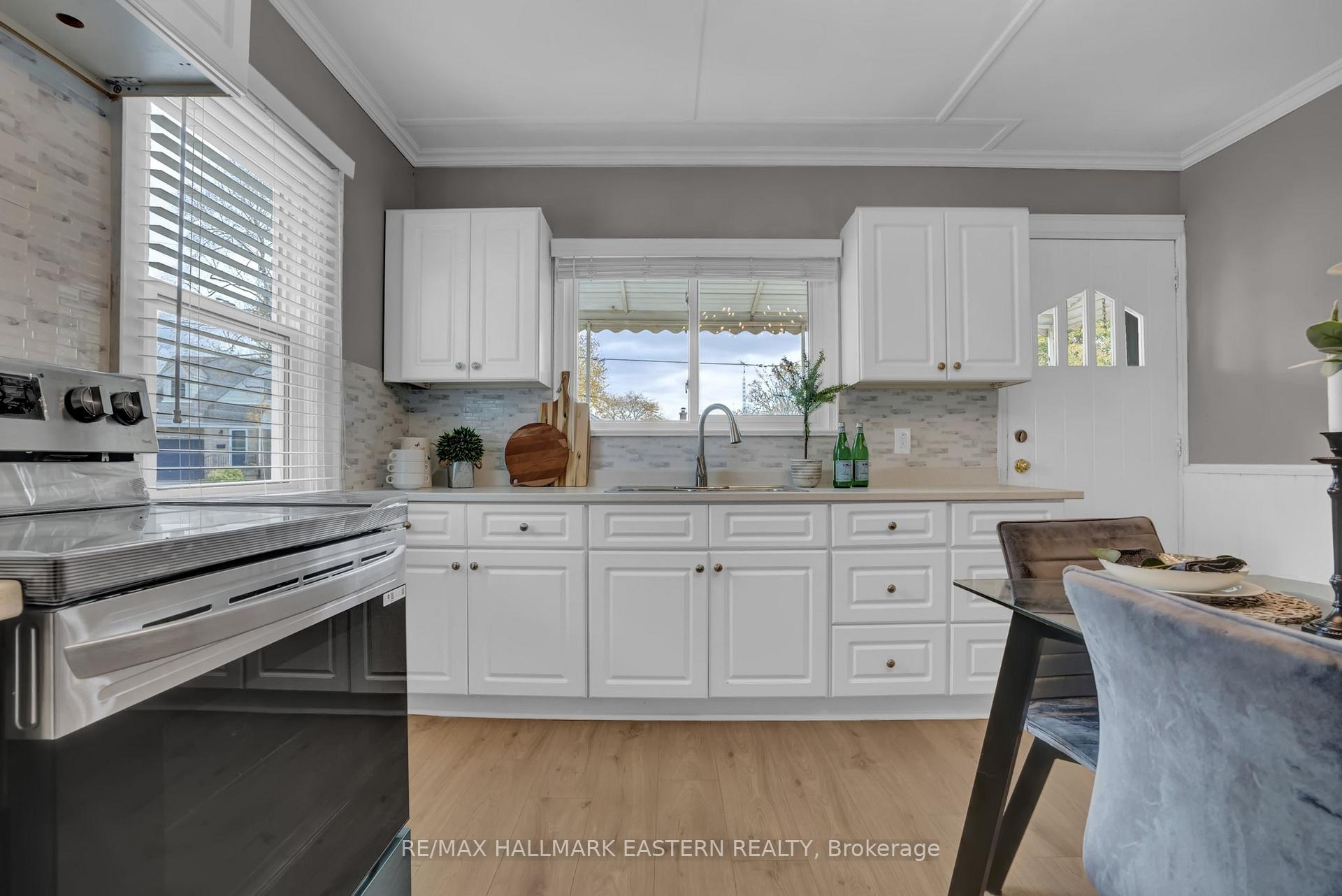 Photo 4 of 114 Thomas Street, Oshawa, Lakeview — HOMEH