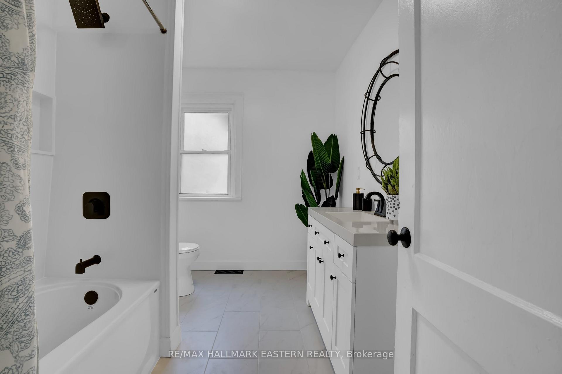 Photo 11 of 114 Thomas Street, Oshawa, Lakeview — HOMEH