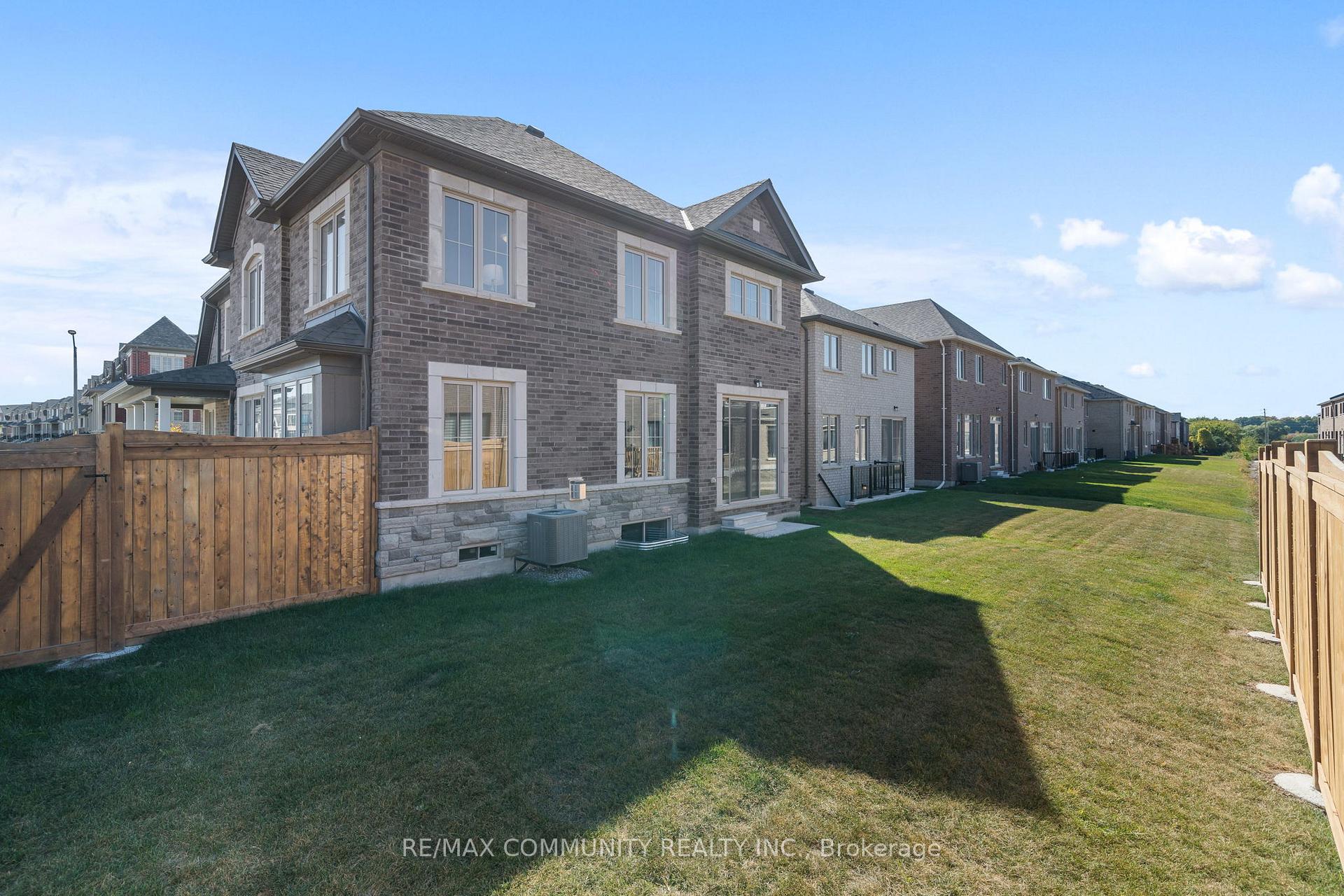 Photo 40 of 1 Olerud Drive, Whitby, Rural Whitby — HOMEH