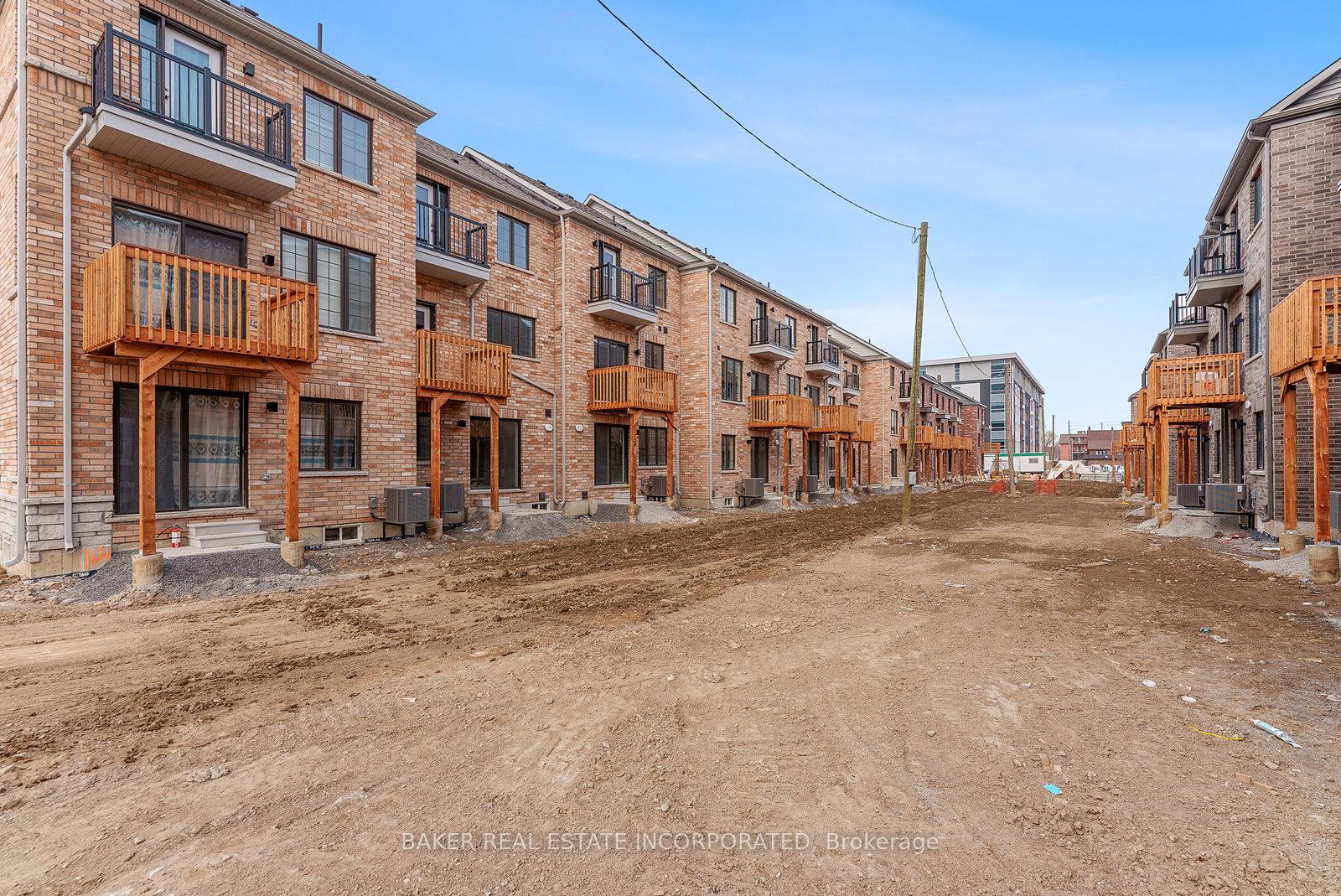 Photo 35 of 13 Frank Lloyd Wright Street, Whitby, Downtown Whitby — HOMEH