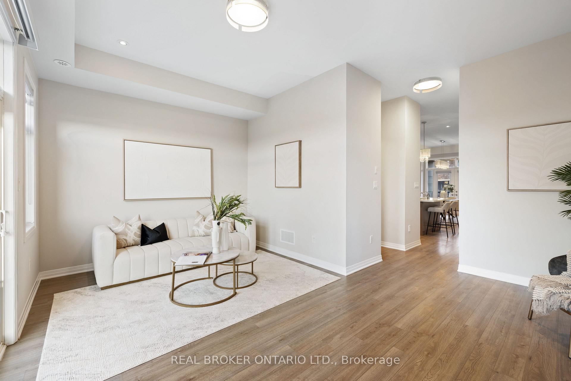 Photo 12 of 46 Arianna Crescent, Vaughan, Patterson — HOMEH