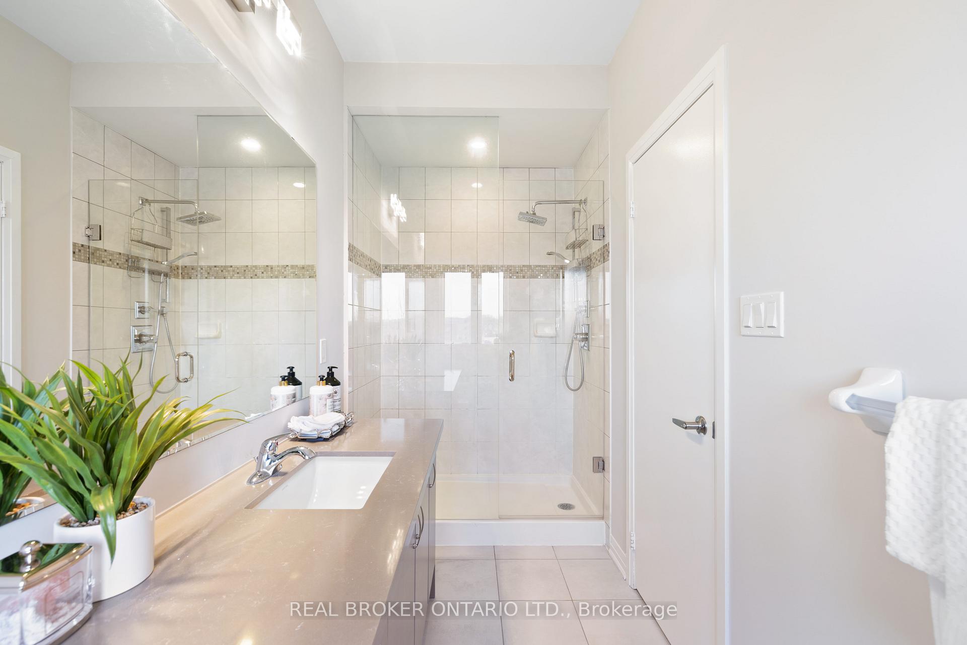 Photo 16 of 46 Arianna Crescent, Vaughan, Patterson — HOMEH