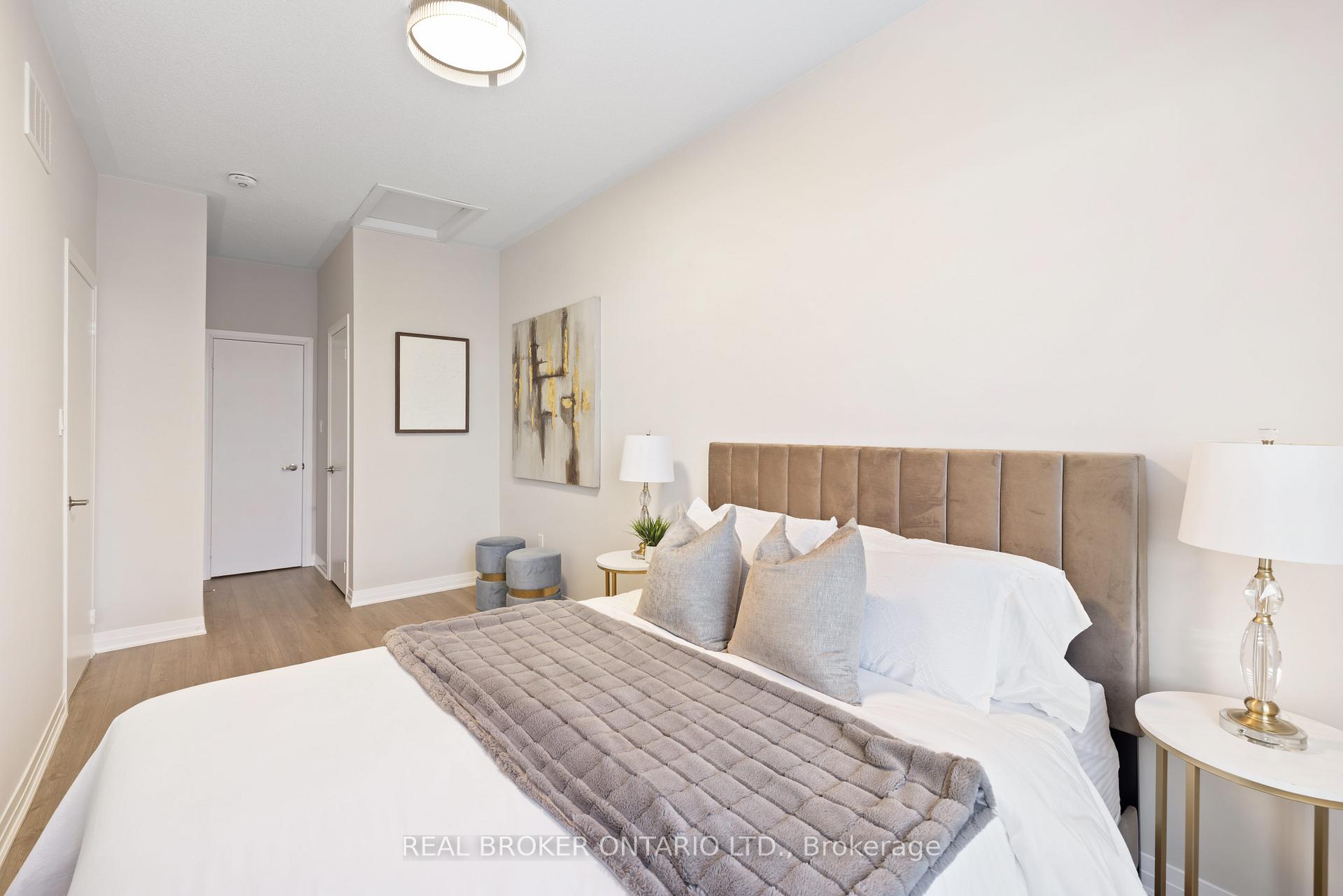 Photo 17 of 46 Arianna Crescent, Vaughan, Patterson — HOMEH