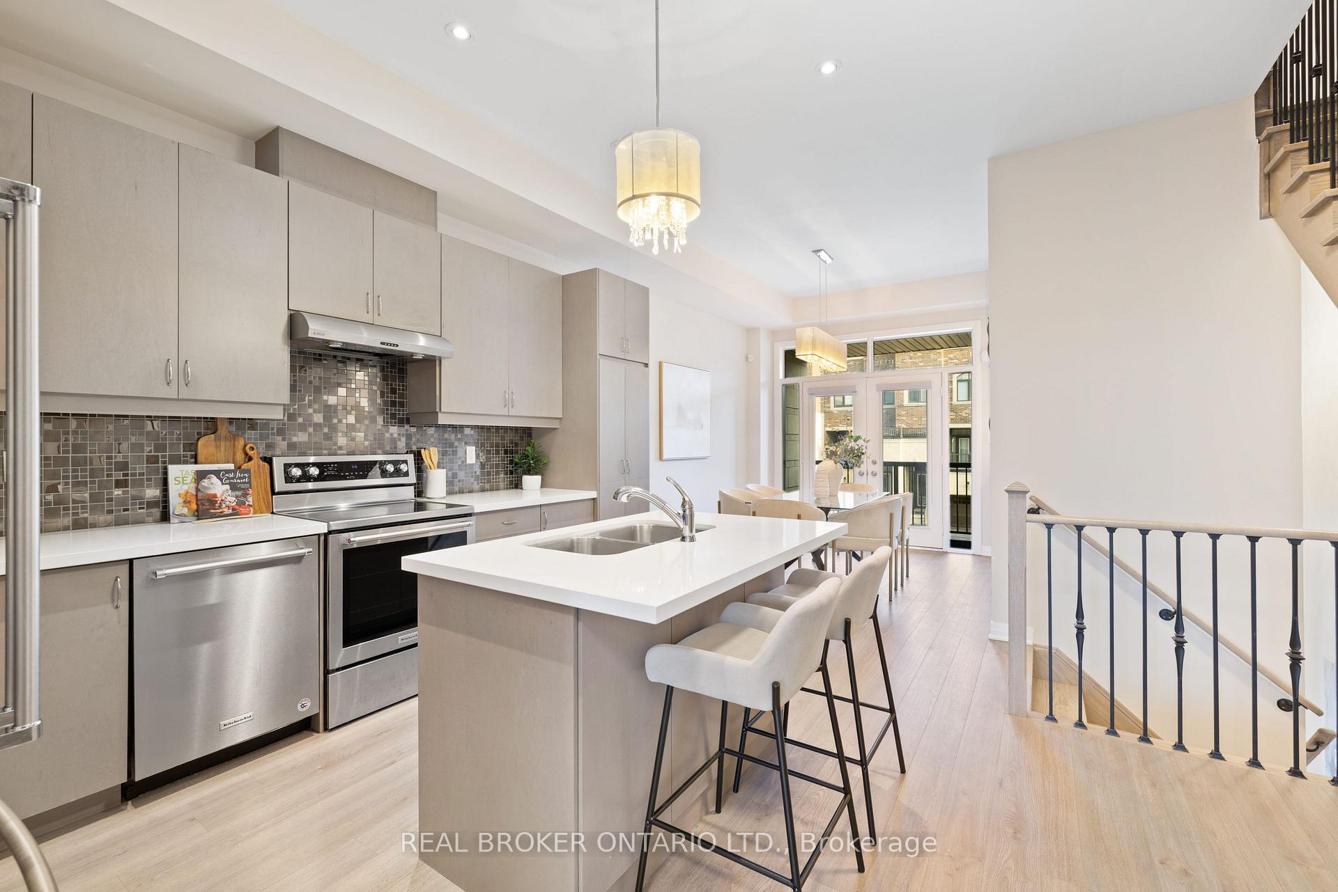Photo 24 of 46 Arianna Crescent, Vaughan, Patterson — HOMEH