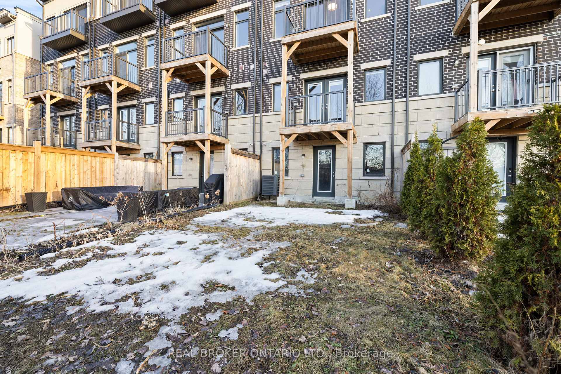 Photo 44 of 46 Arianna Crescent, Vaughan, Patterson — HOMEH