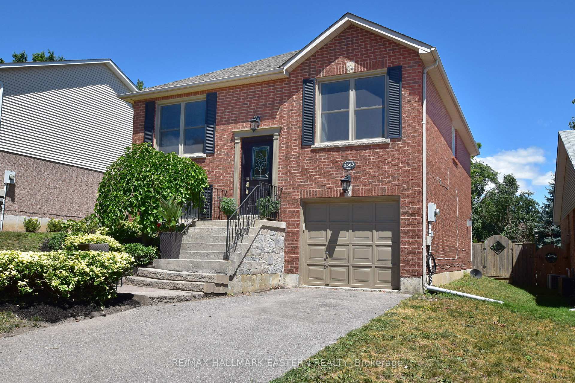 Front of 1362 Bobolink Court