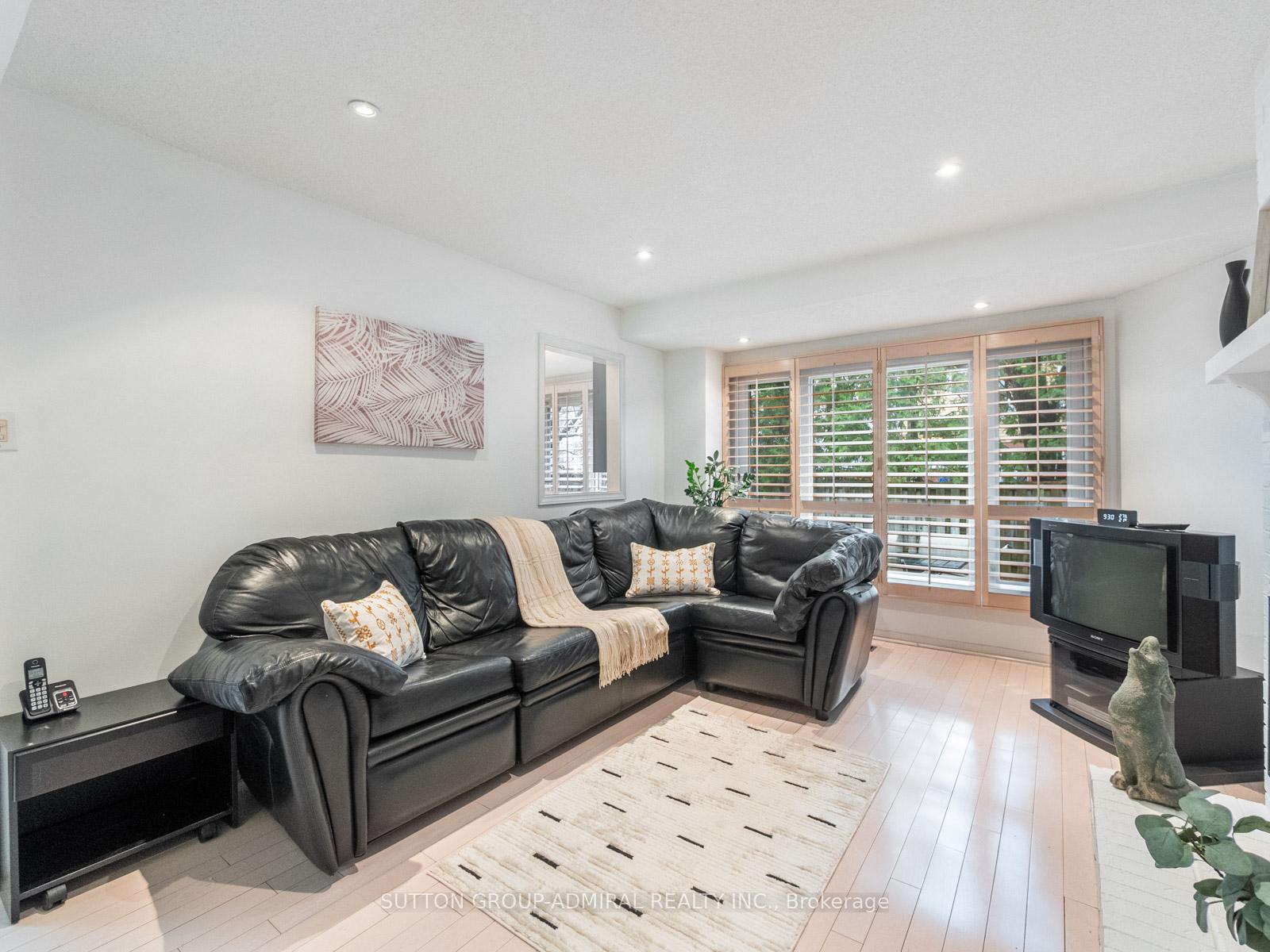 Photo 10 of 61 Ramblewood Lane, Vaughan, Brownridge — HOMEH