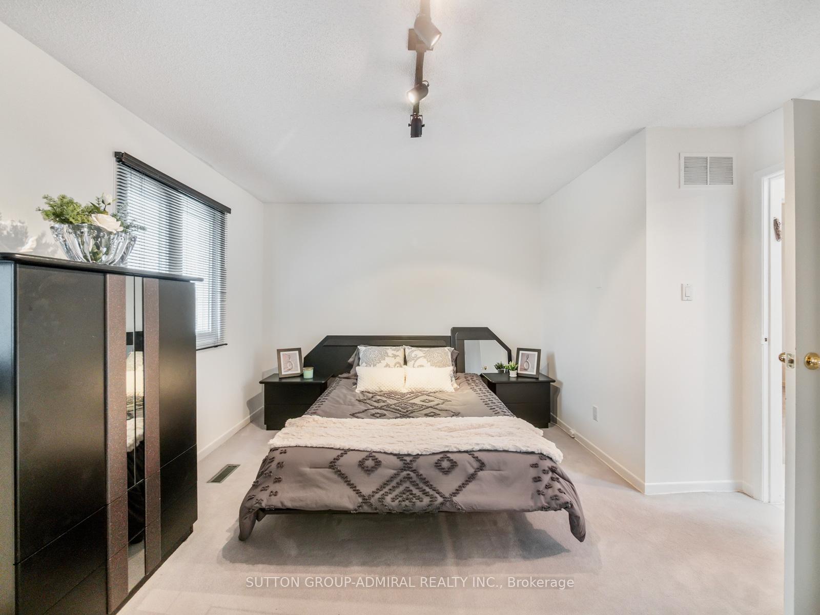 Photo 21 of 61 Ramblewood Lane, Vaughan, Brownridge — HOMEH