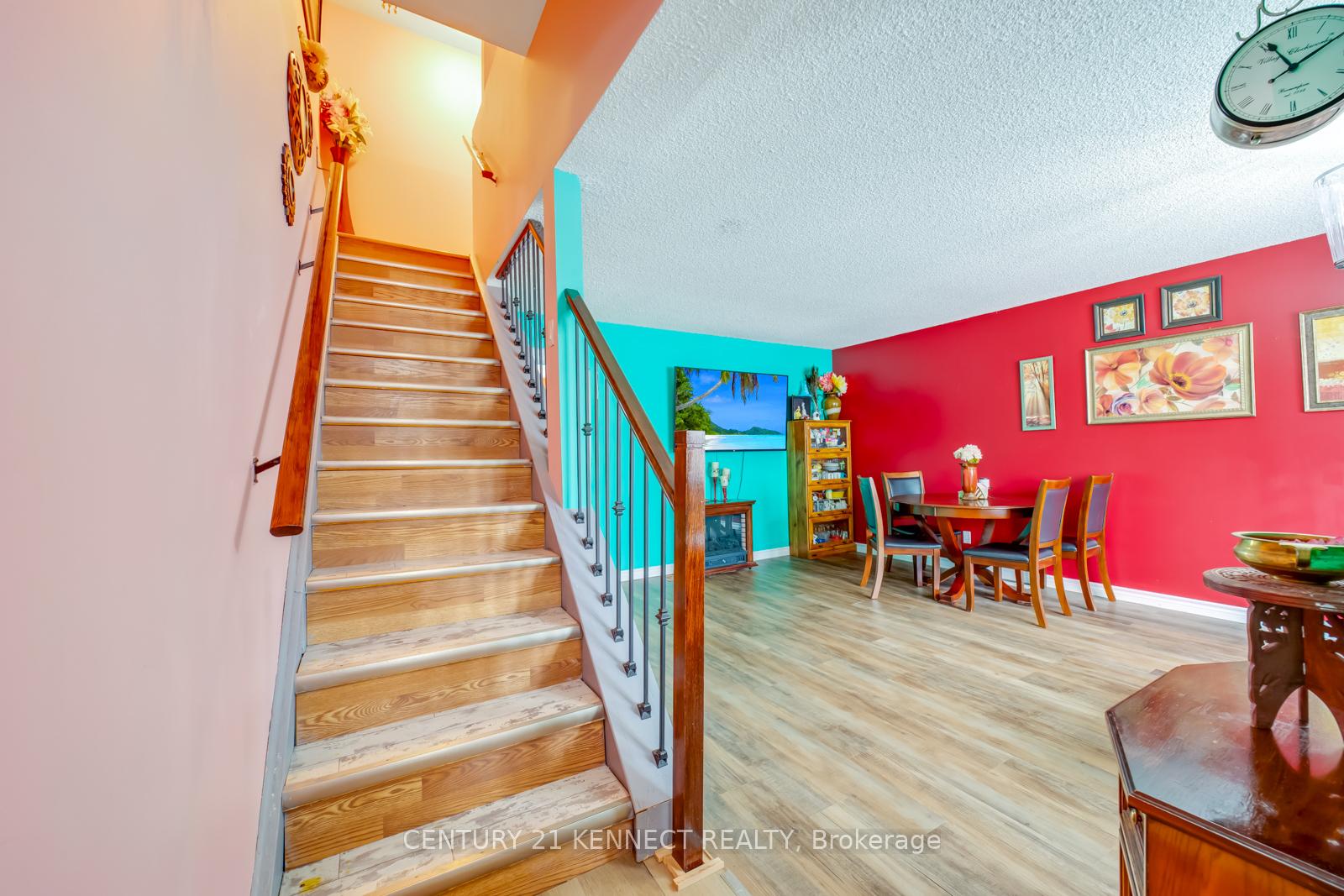 Photo 8 of 172 Waverly Street S, Oshawa, Vanier — HOMEH