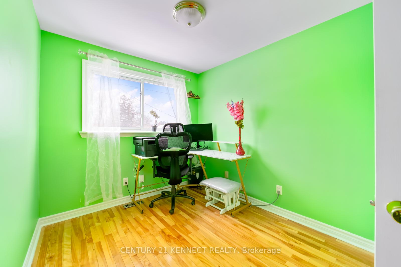 Photo 13 of 172 Waverly Street S, Oshawa, Vanier — HOMEH