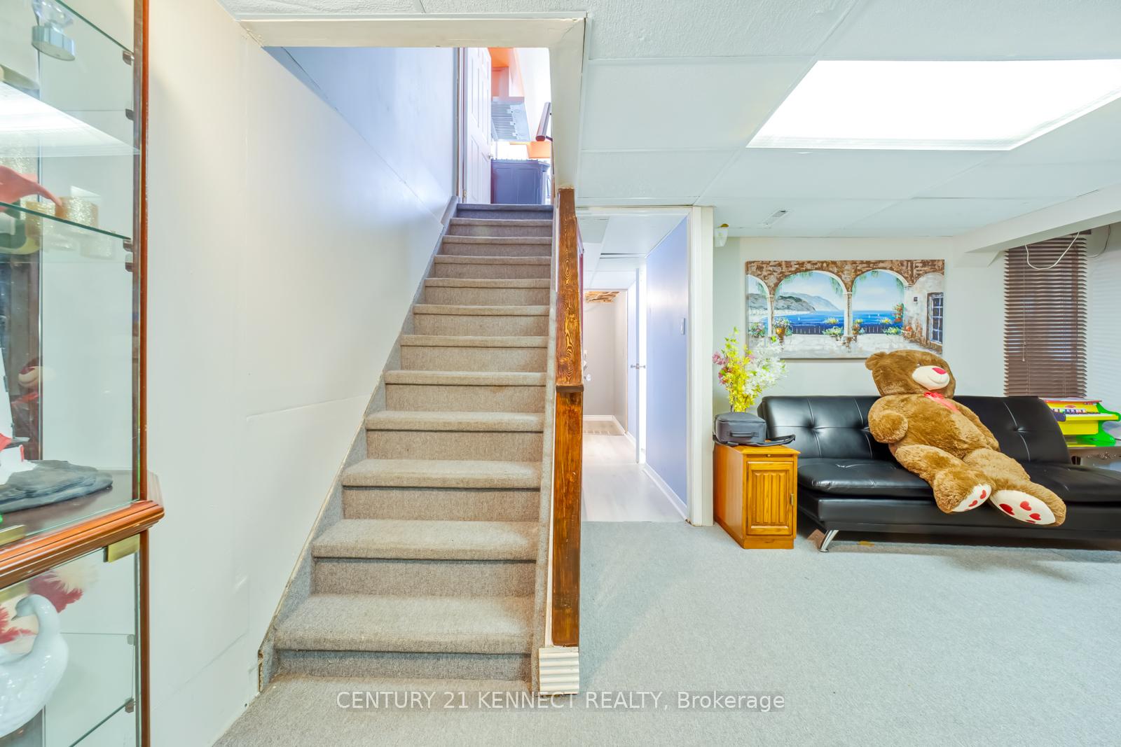 Photo 17 of 172 Waverly Street S, Oshawa, Vanier — HOMEH