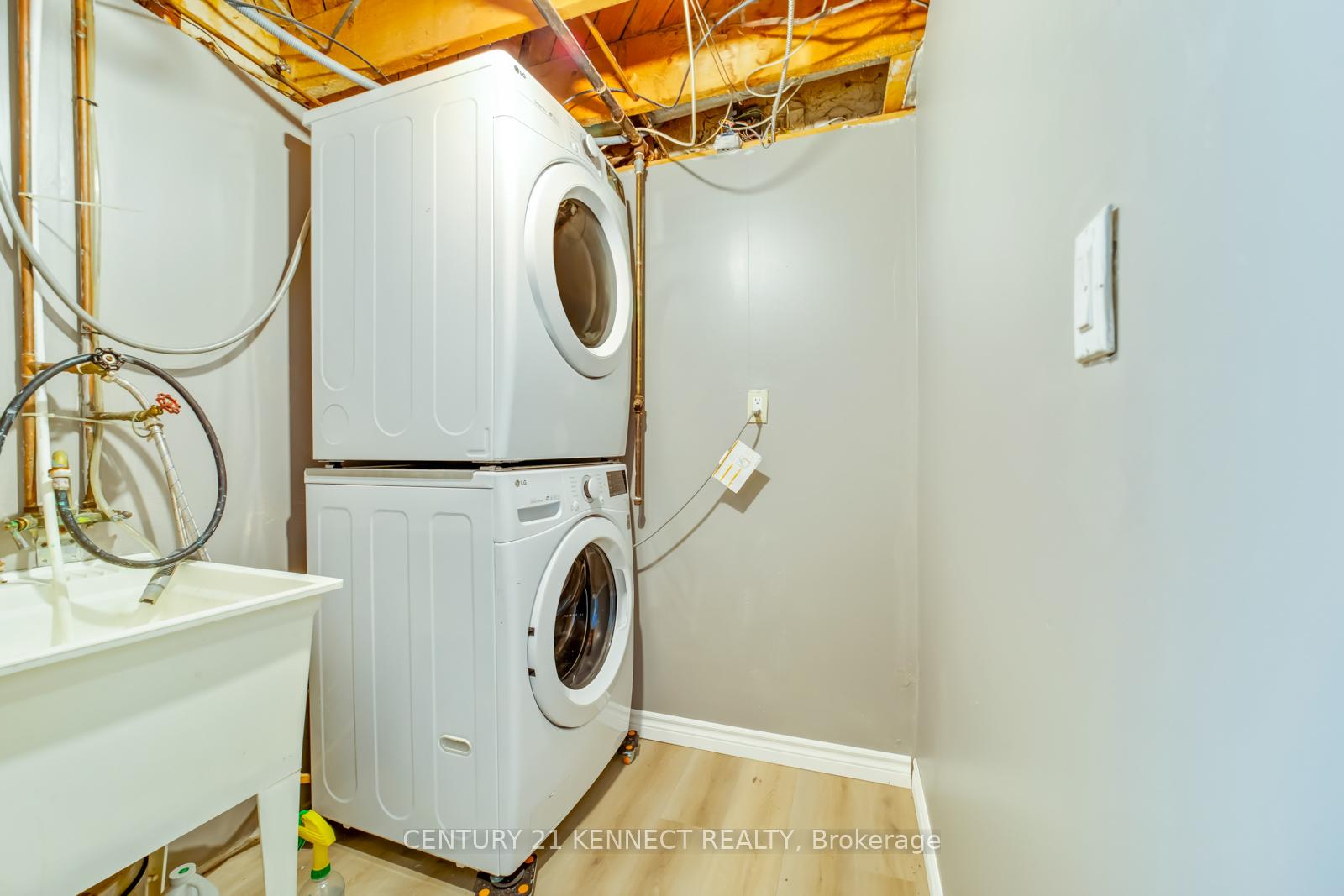 Photo 21 of 172 Waverly Street S, Oshawa, Vanier — HOMEH