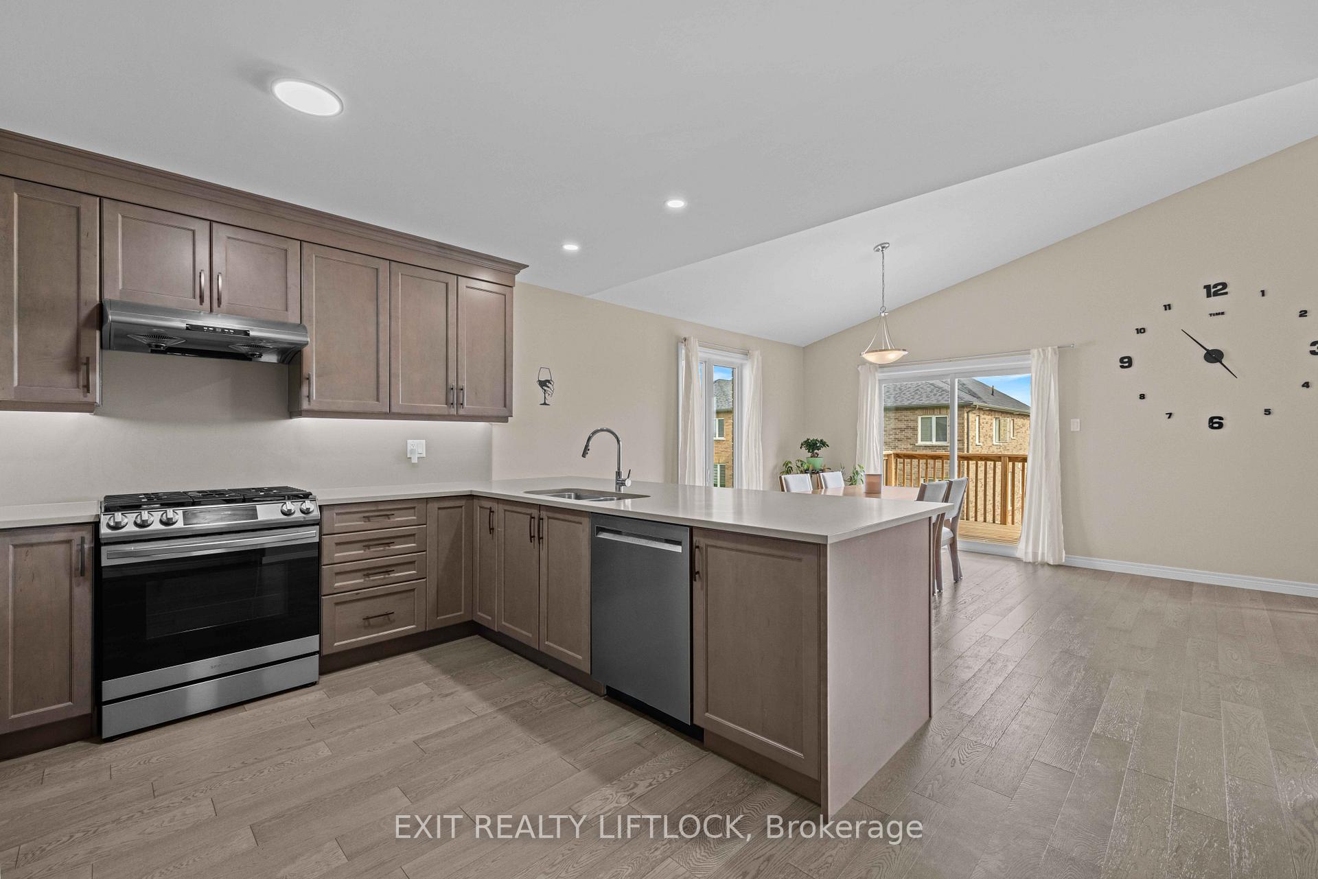 Photo 7 of 100 York Drive, Peterborough, Monaghan Ward 2 — HOMEH