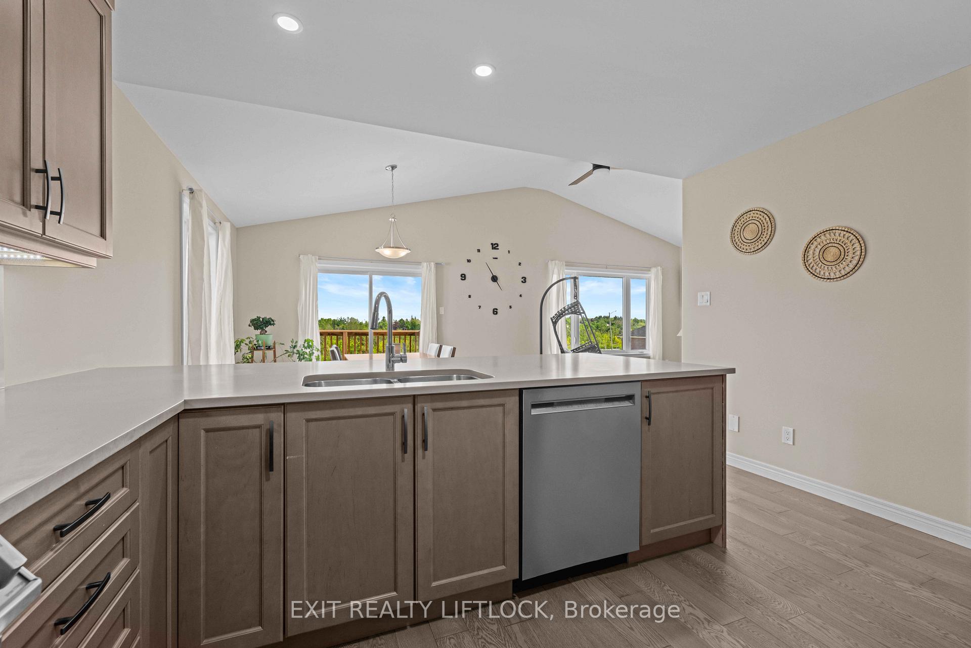 Photo 9 of 100 York Drive, Peterborough, Monaghan Ward 2 — HOMEH