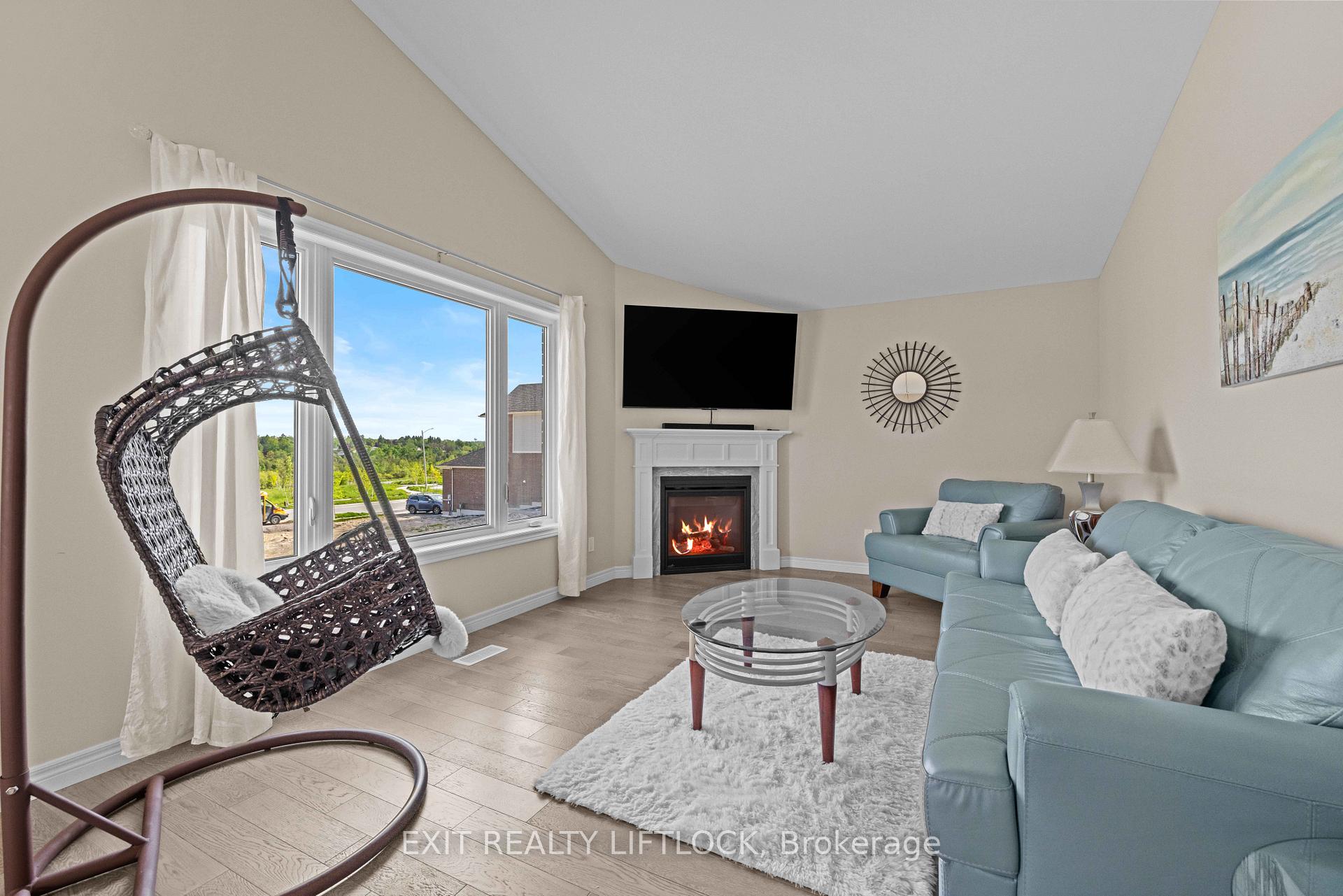 Photo 16 of 100 York Drive, Peterborough, Monaghan Ward 2 — HOMEH