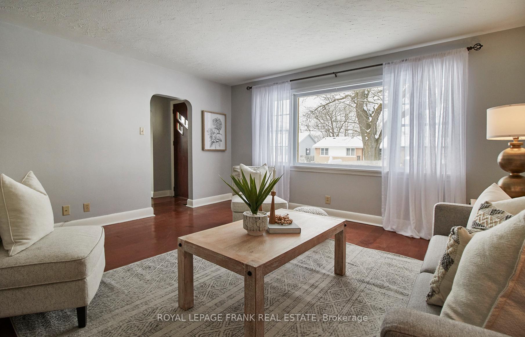 Photo 4 of 219 Greenwood Avenue, Oshawa, Vanier — HOMEH