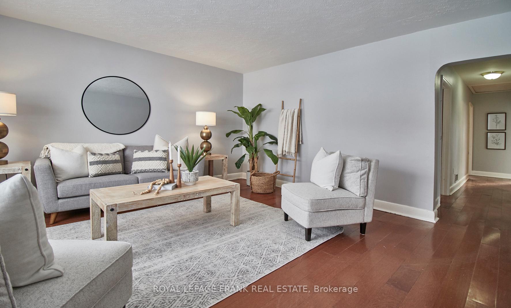 Photo 5 of 219 Greenwood Avenue, Oshawa, Vanier — HOMEH