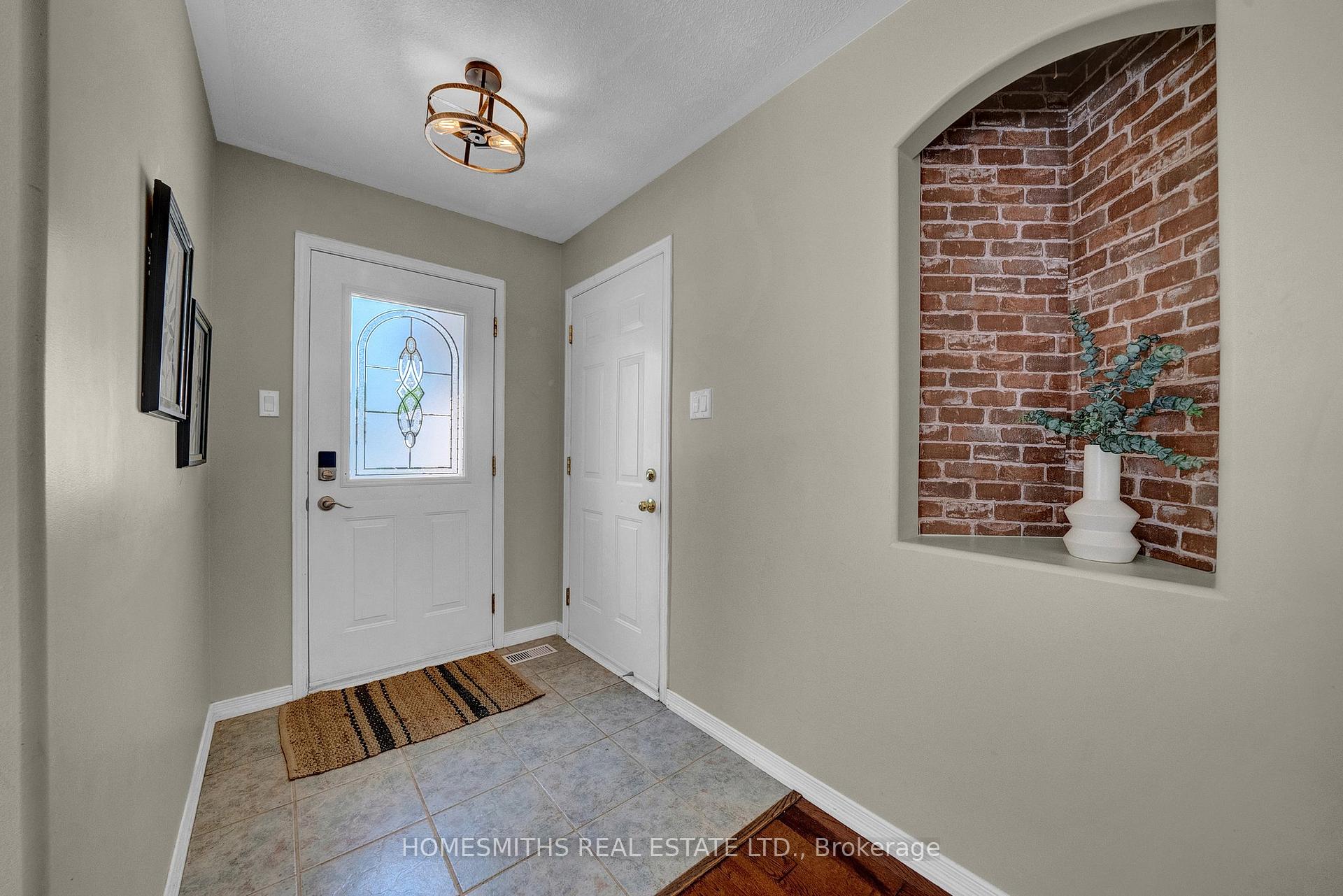 Photo 4 of 627 Trailview Drive, Peterborough, Ashburnham Ward 4 — HOMEH