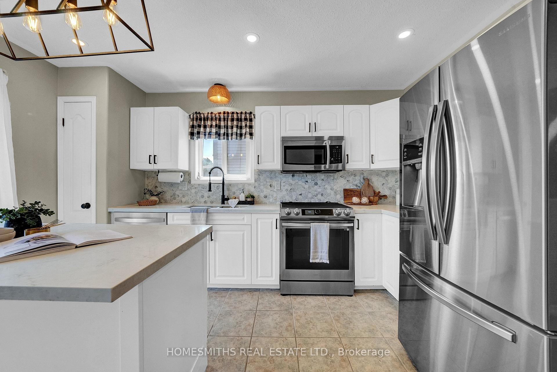 Photo 10 of 627 Trailview Drive, Peterborough, Ashburnham Ward 4 — HOMEH
