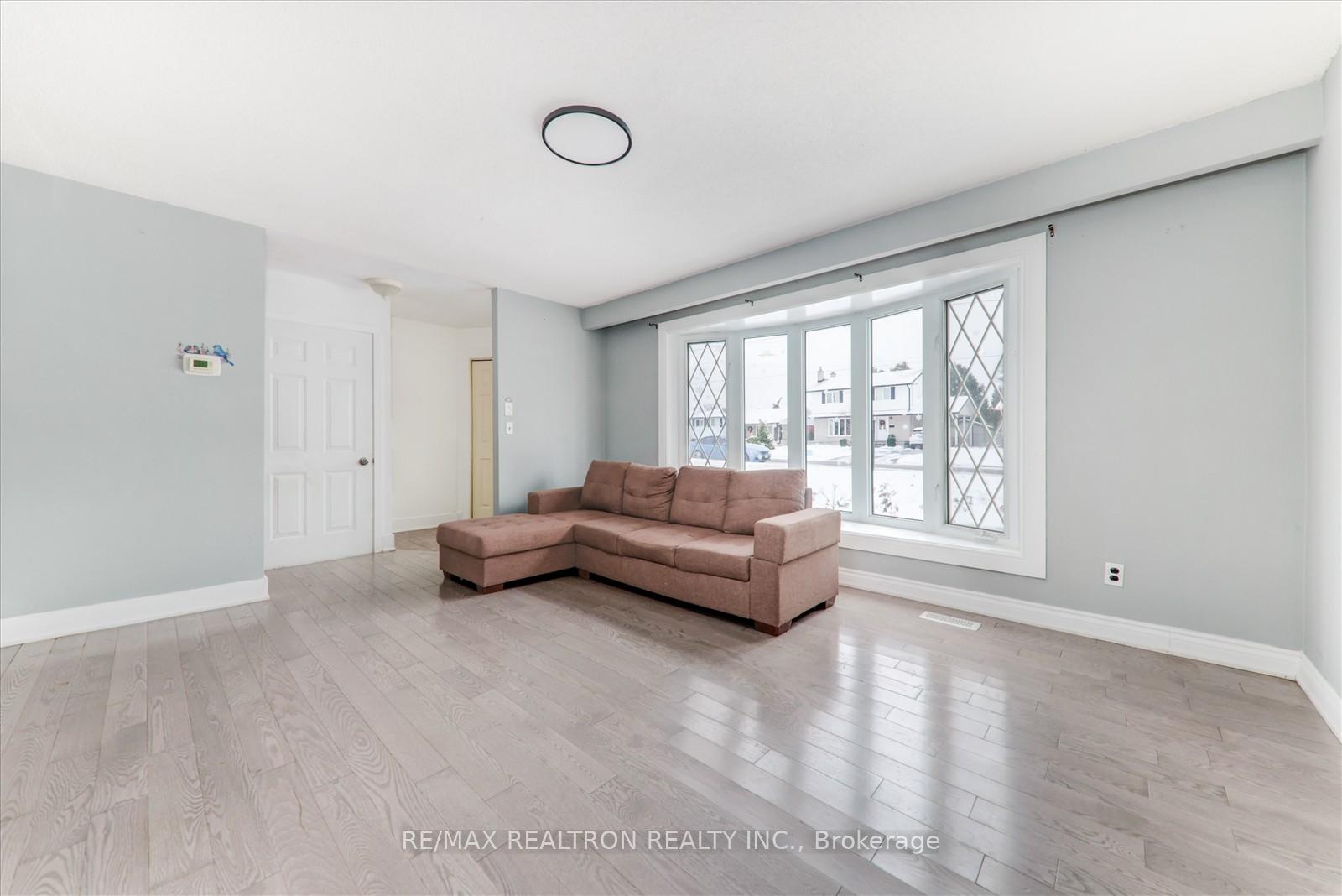 Photo 8 of 1188 Wakefield Crescent, Oshawa, Donevan — HOMEH