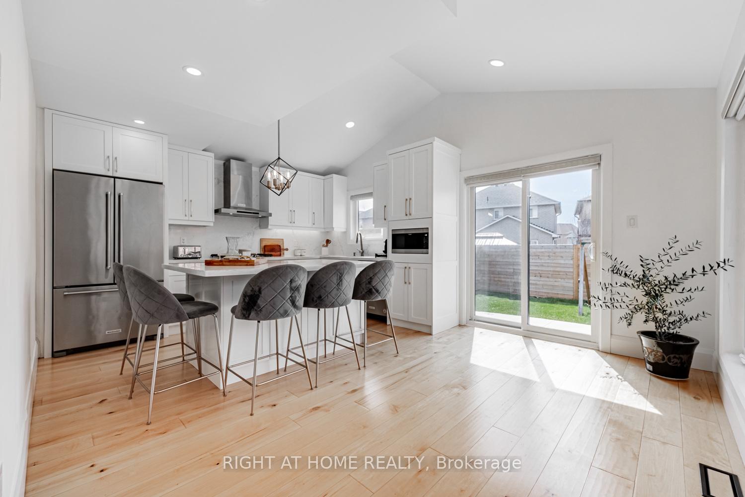Photo 7 of 255 Montebello Avenue, Vaughan, Sonoma Heights — HOMEH