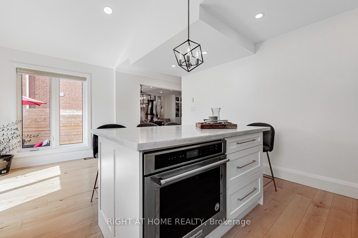 Photo 9 of 255 Montebello Avenue, Vaughan, Sonoma Heights — HOMEH