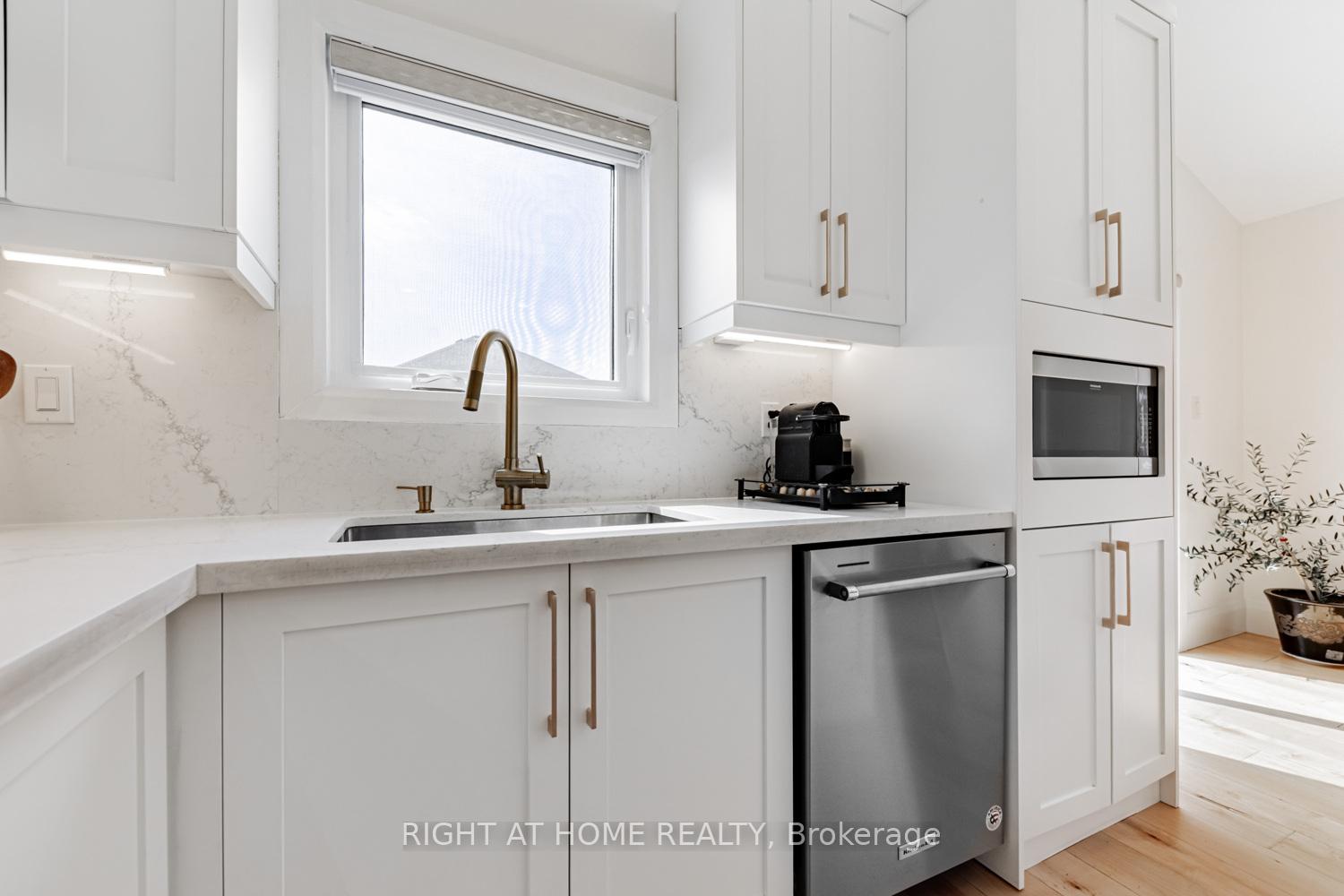 Photo 10 of 255 Montebello Avenue, Vaughan, Sonoma Heights — HOMEH