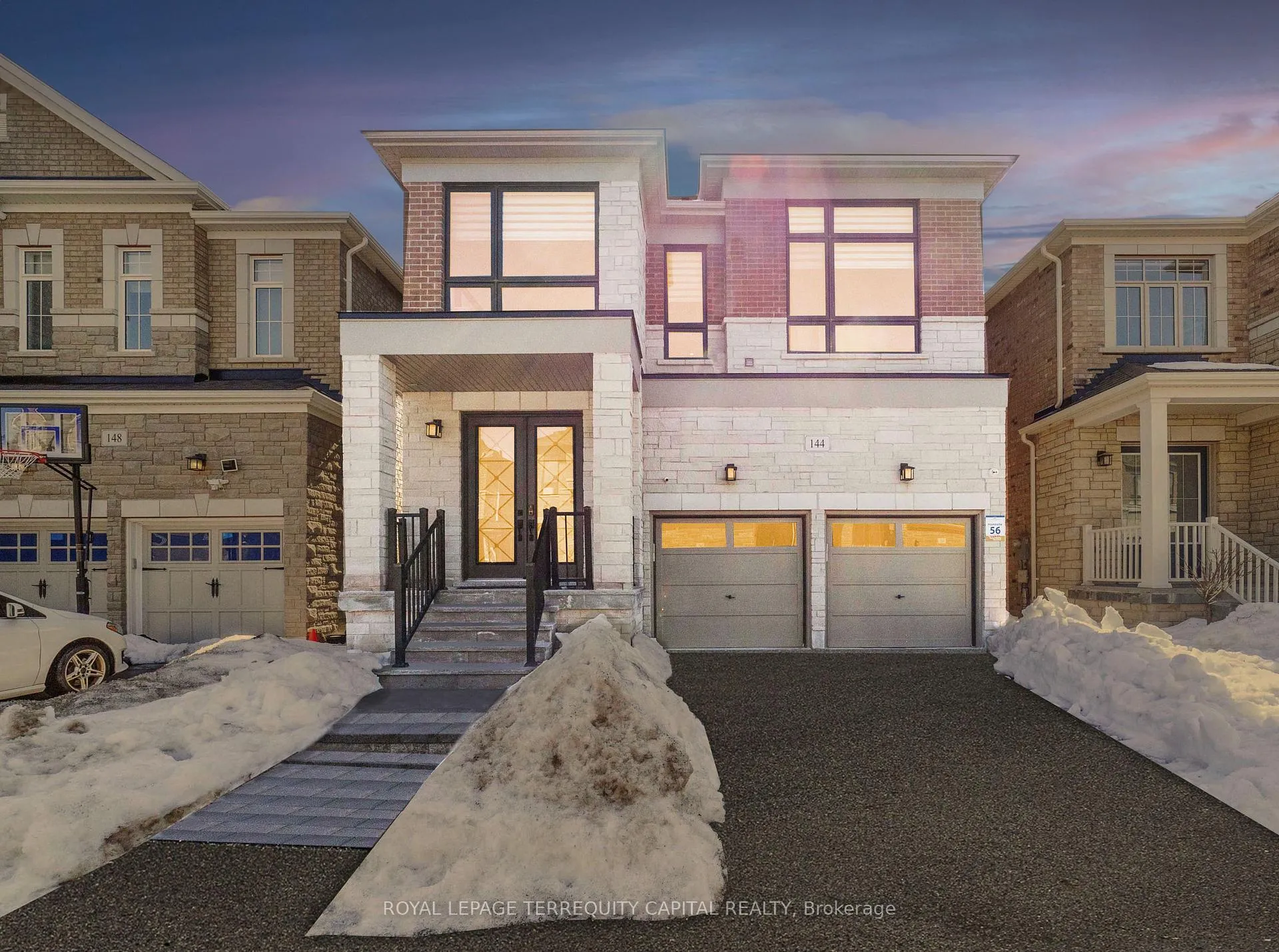Photo 2 of 144 Pine Hill Crescent, Aurora, Aurora Estates — HOMEH