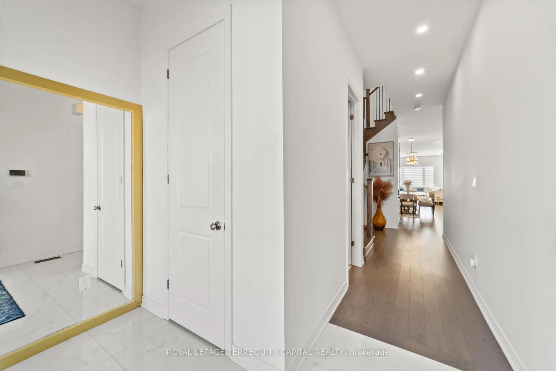 Photo 4 of 144 Pine Hill Crescent, Aurora, Aurora Estates — HOMEH
