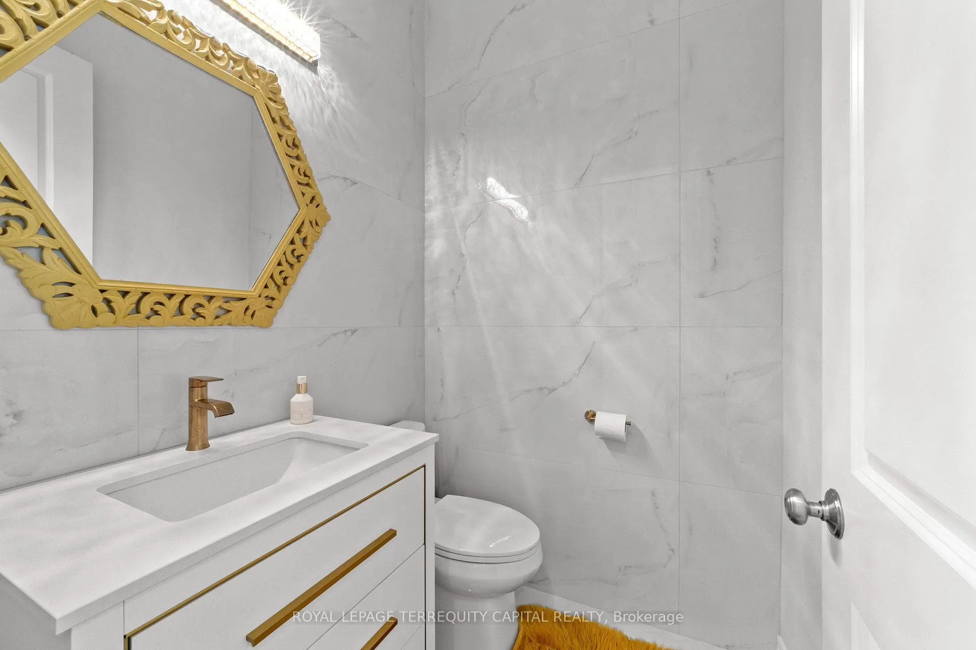 Photo 5 of 144 Pine Hill Crescent, Aurora, Aurora Estates — HOMEH