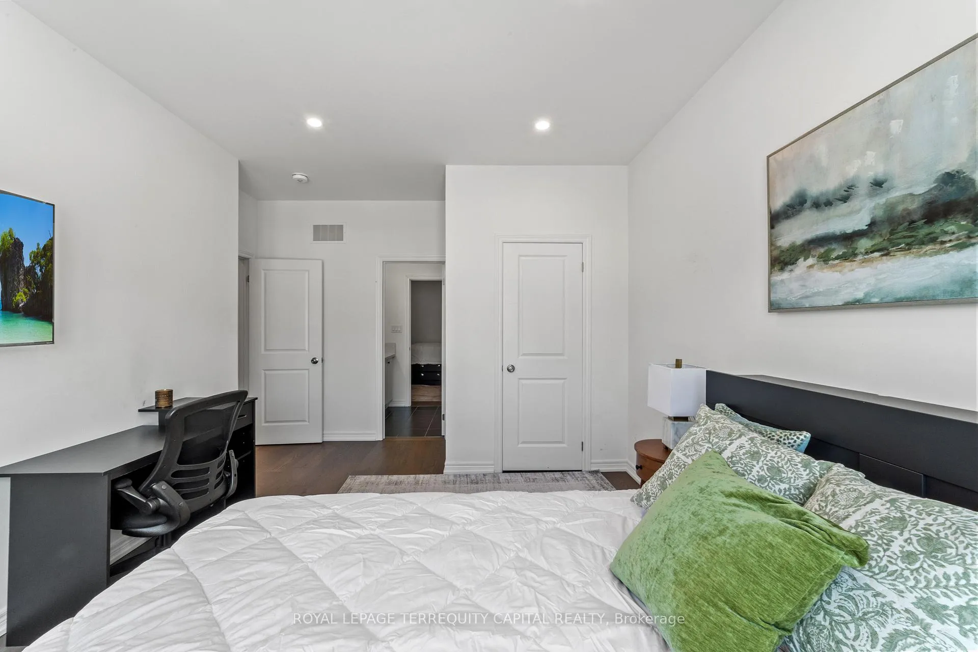 Photo 32 of 144 Pine Hill Crescent, Aurora, Aurora Estates — HOMEH