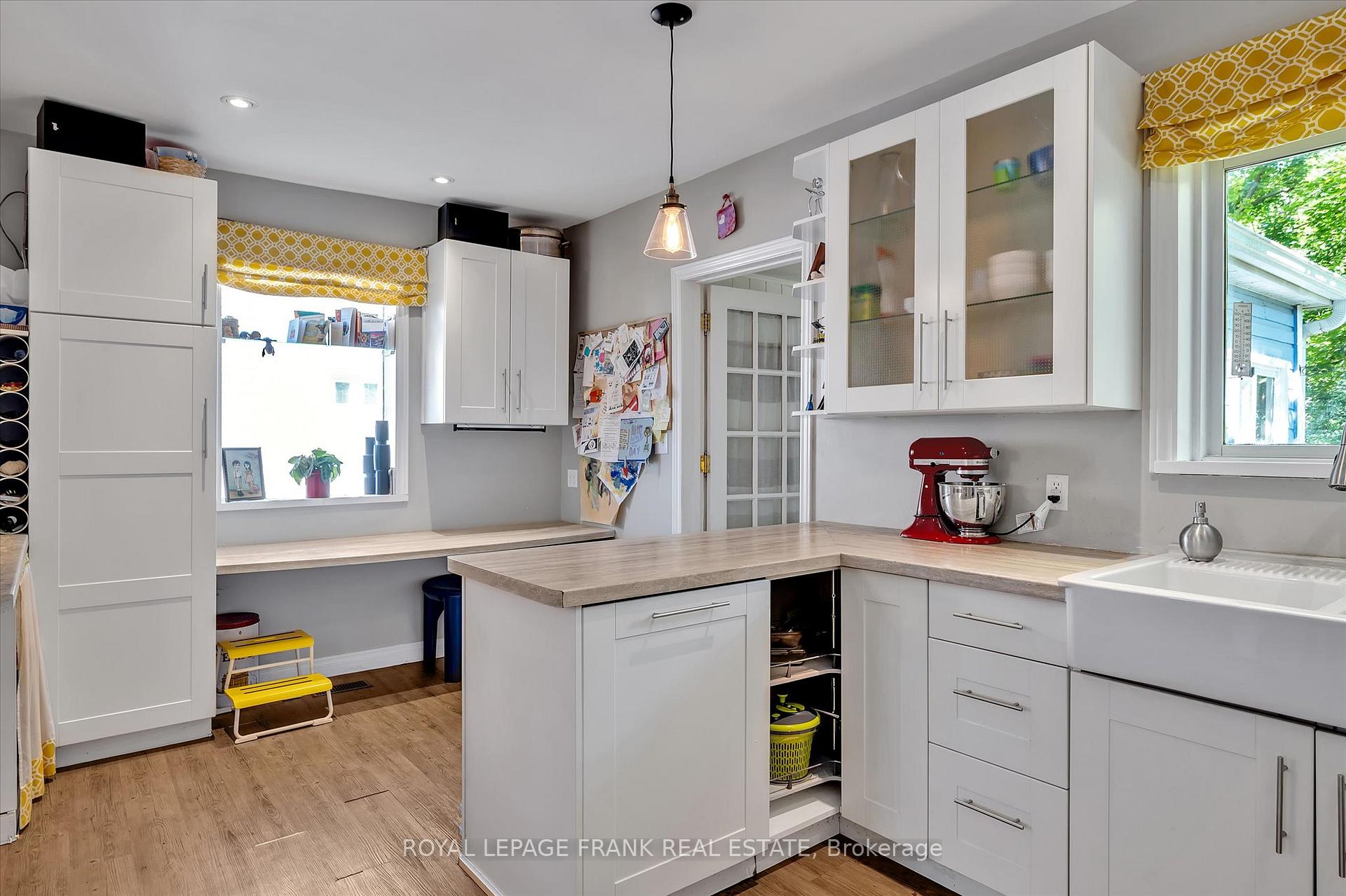 Photo 9 of 472 Murray Street, Peterborough, Town Ward 3 — HOMEH