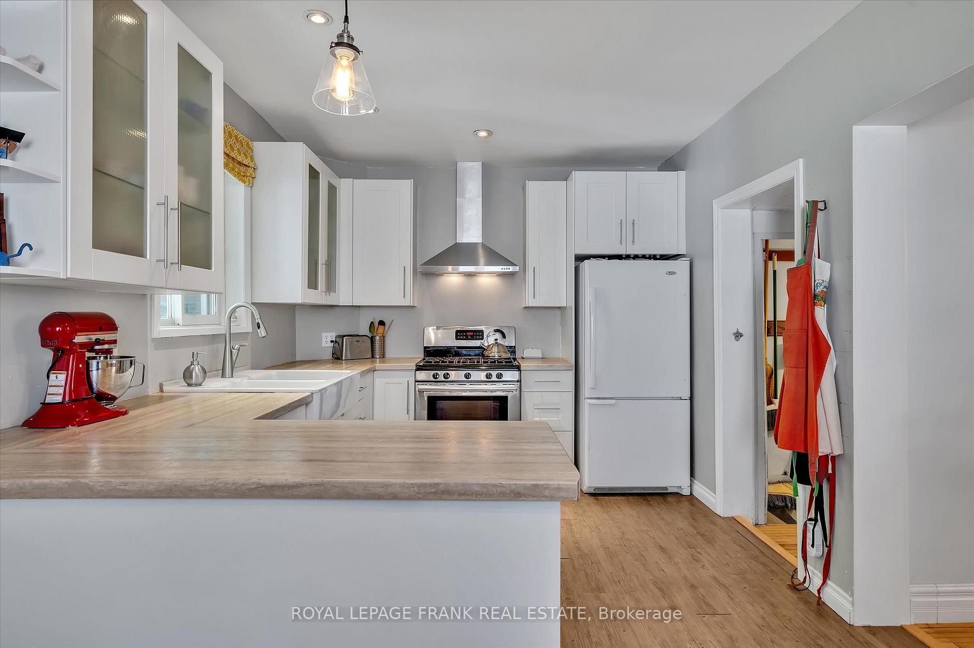 Photo 11 of 472 Murray Street, Peterborough, Town Ward 3 — HOMEH