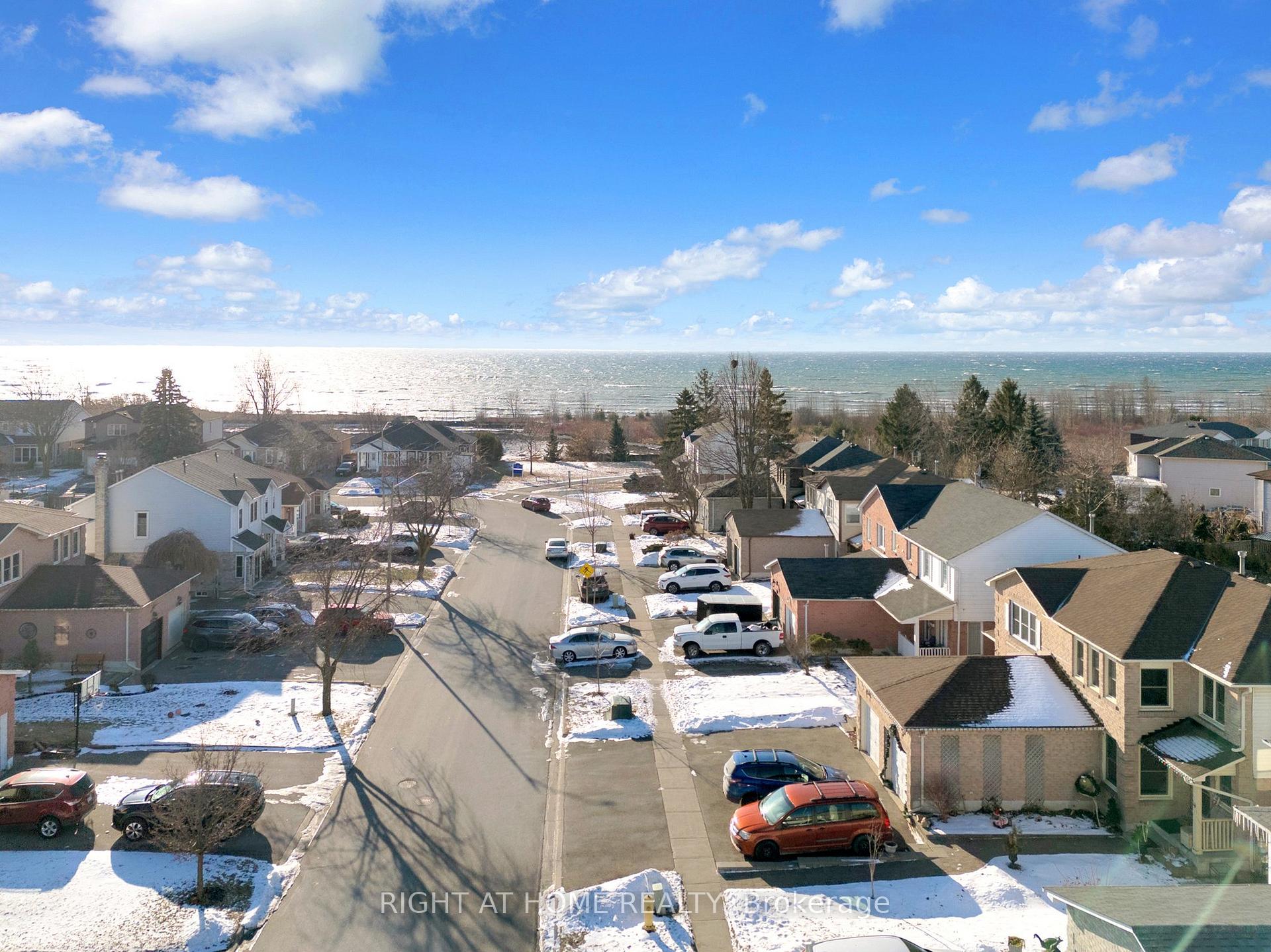 Photo 4 of 1569 Connery Crescent, Oshawa, Lakeview — HOMEH