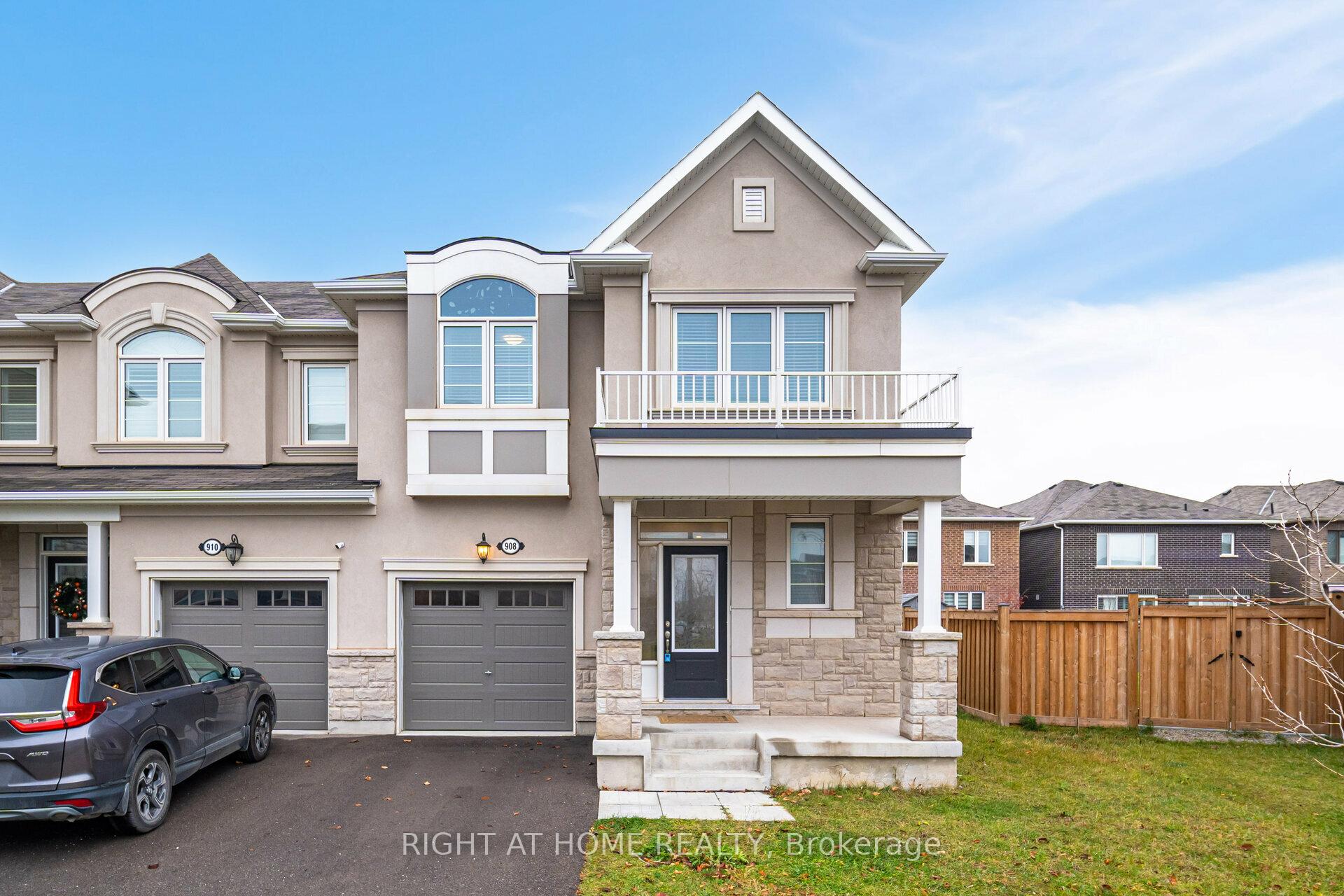 Front of 908 Sumac Gardens